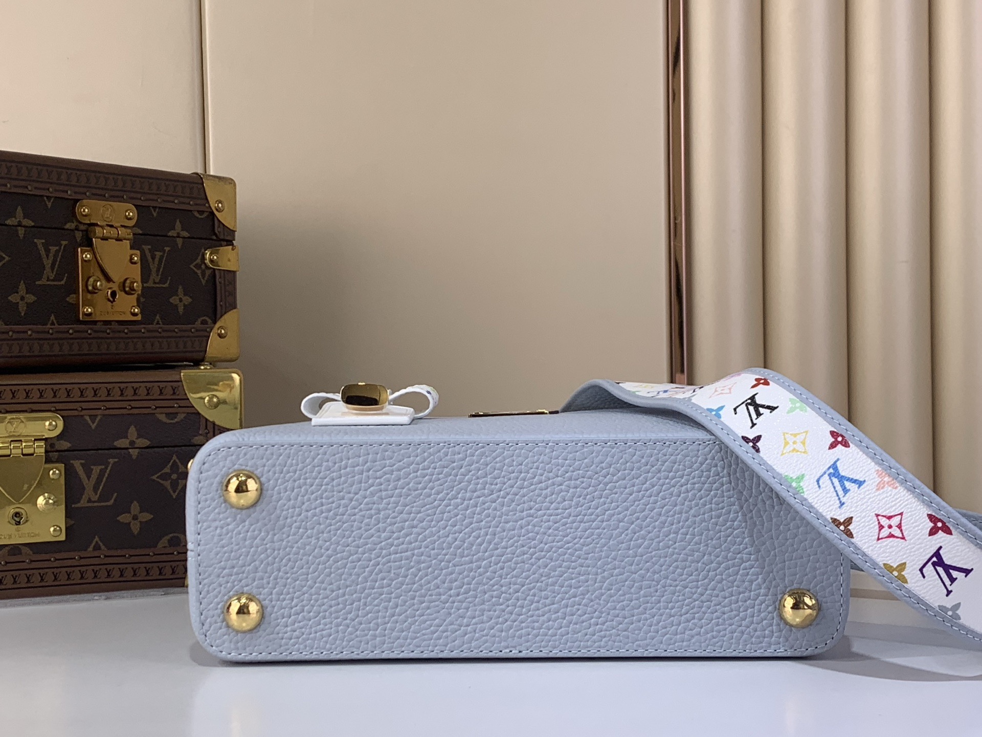 LV Style Beige Leather Top Handle Bag style reference detail image 4 from source 759925