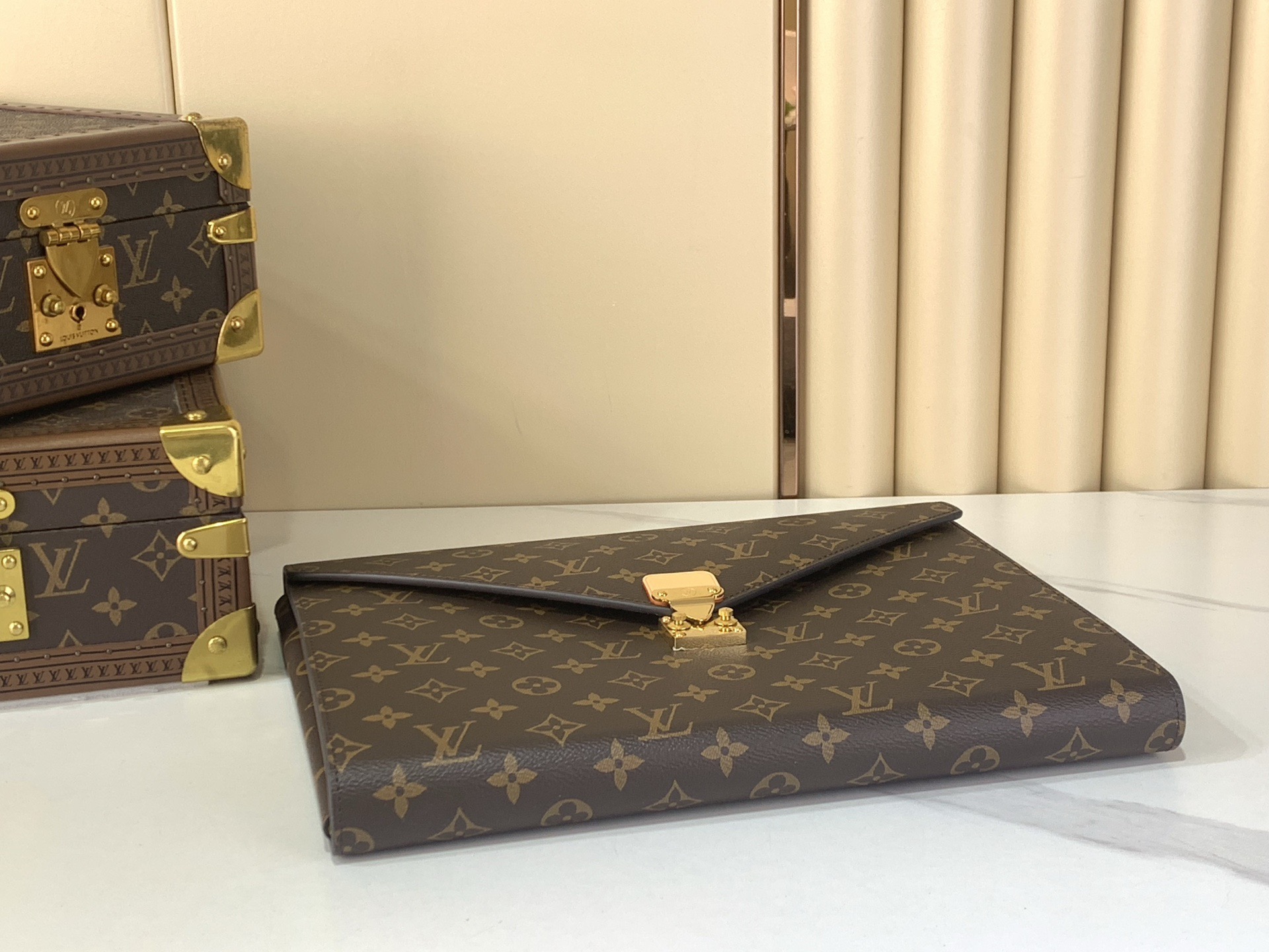 LV Style Leather Clutch Bags Clutch detail image 4 from source 759929
