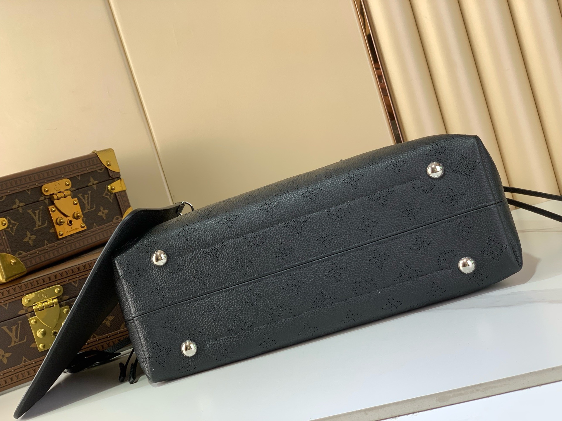 LV Style Black Leather Top Handle Bag style reference detail image 4 from source 760001