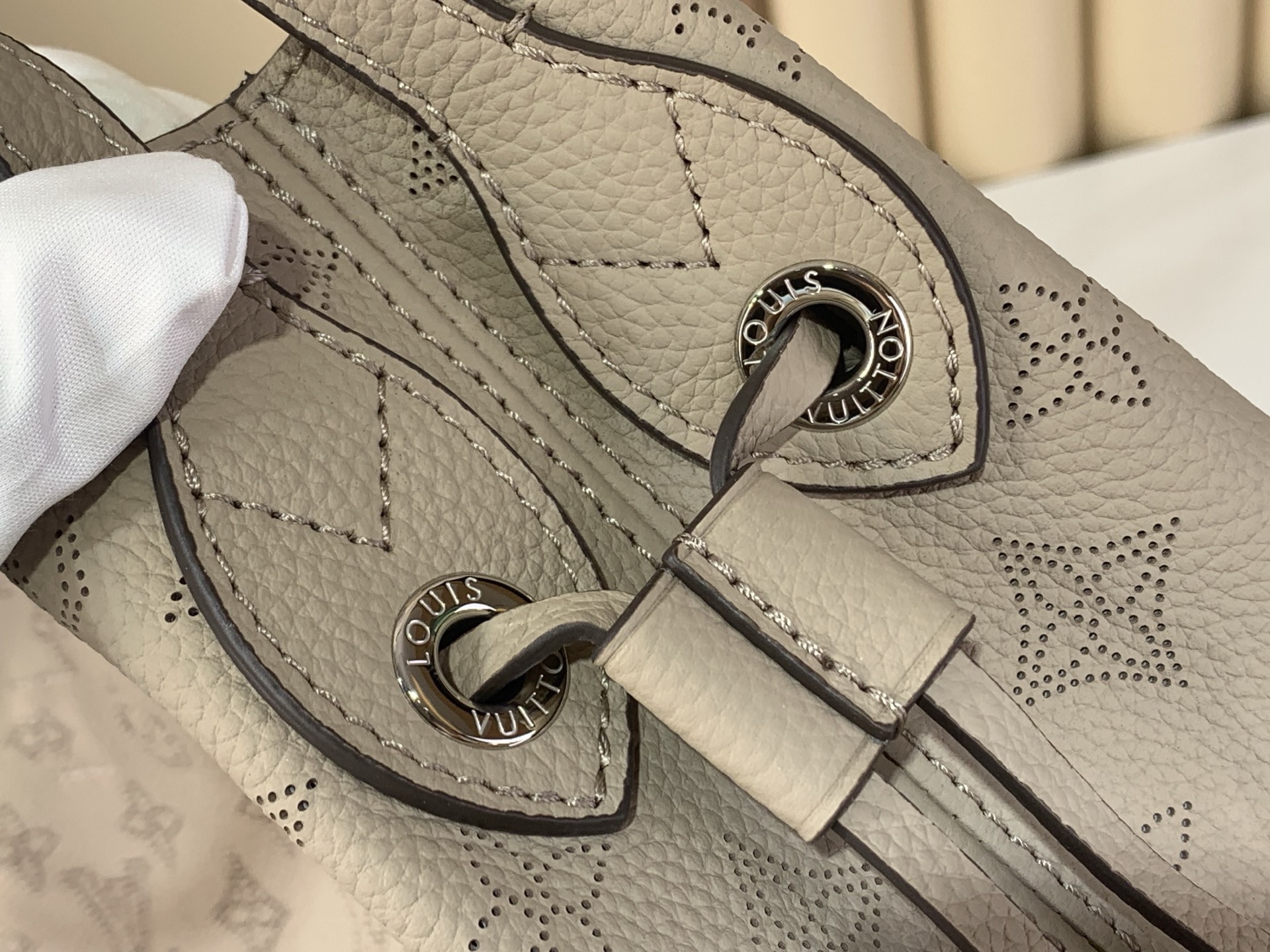 LV Style Black Leather Top Handle Bag style reference detail image 7 from source 760000