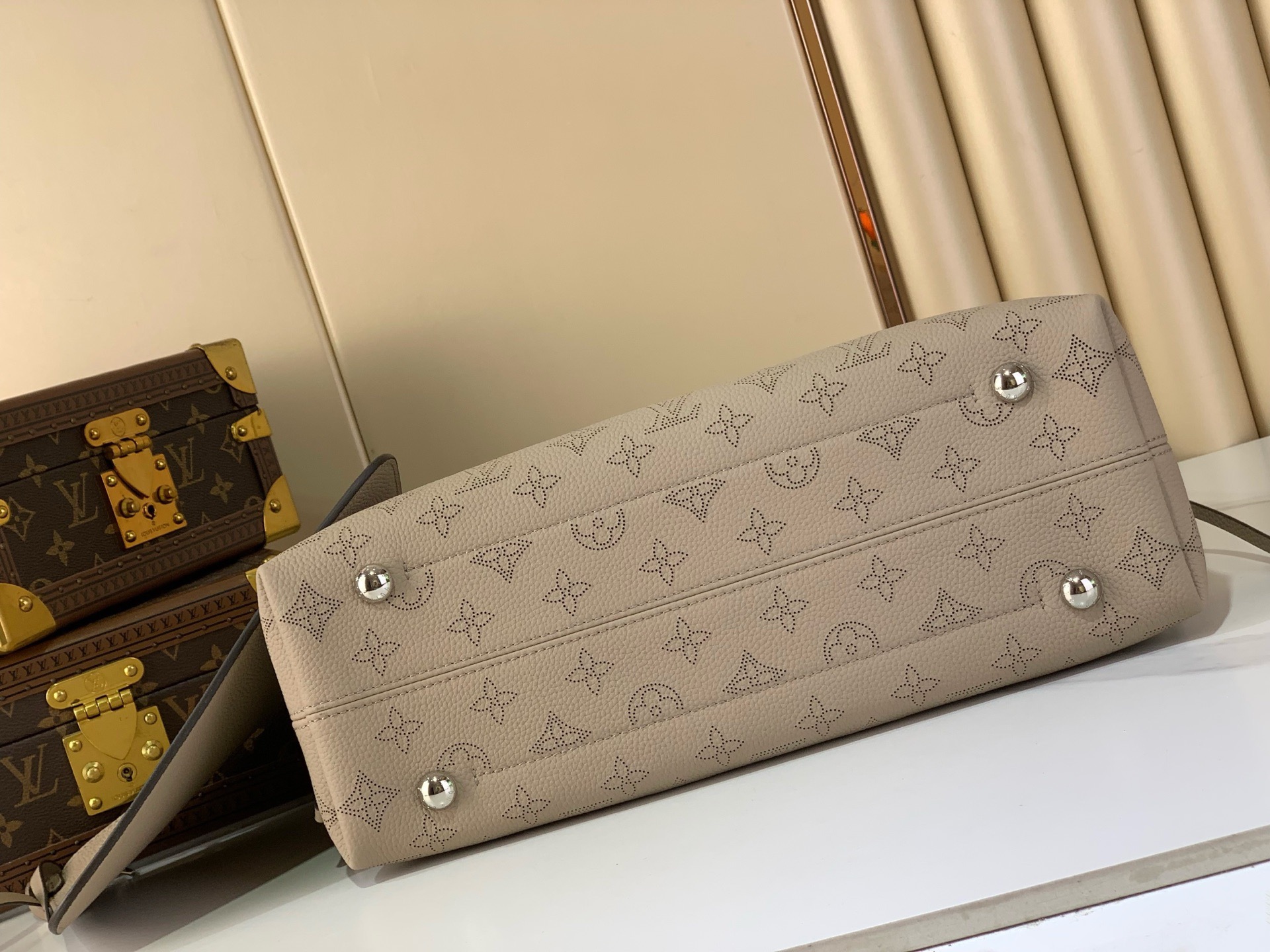 LV Style Black Leather Top Handle Bag style reference detail image 4 from source 760000