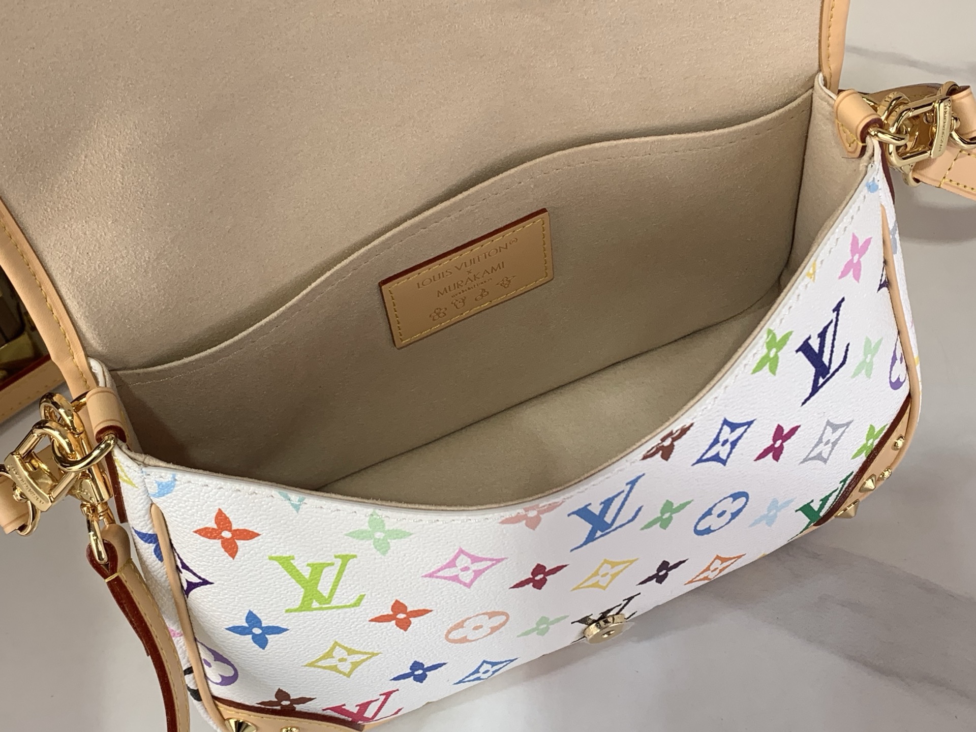 LV Style White Leather Top Handle Bag style reference detail image 9 from source 760014