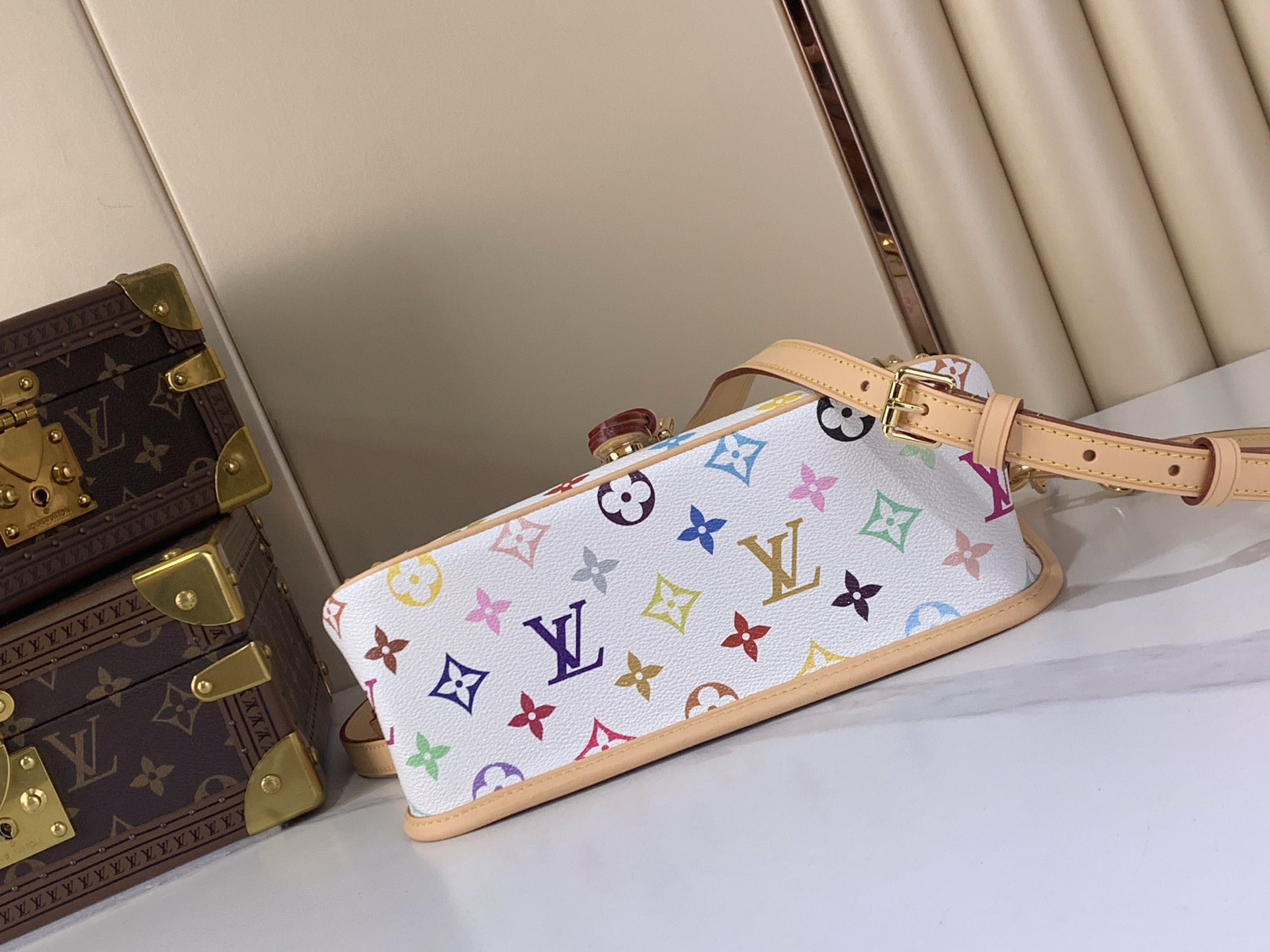 LV Style White Leather Top Handle Bag style reference detail image 4 from source 760014