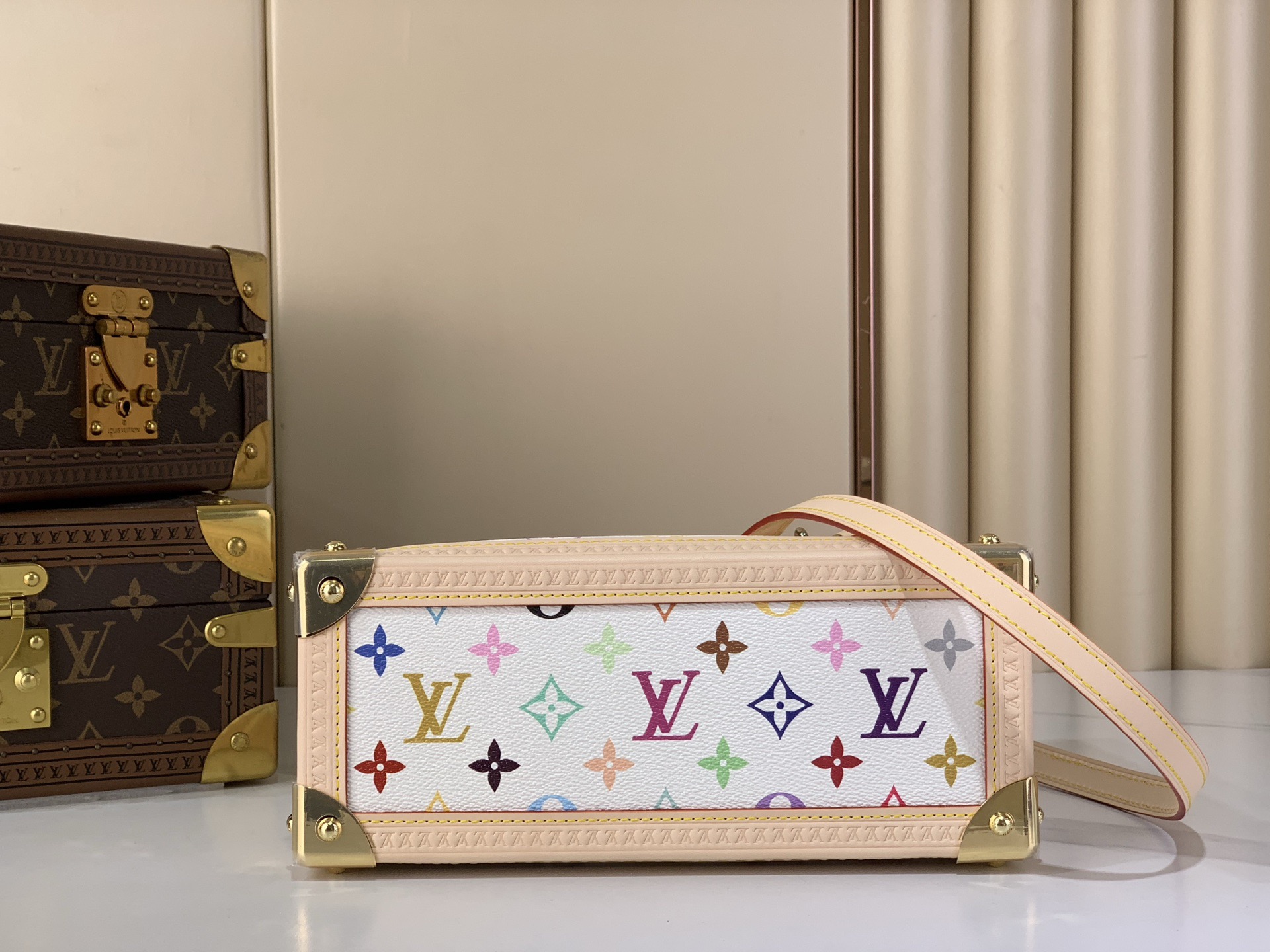 LV Style White Leather Top Handle Bag style reference detail image 4 from source 760013