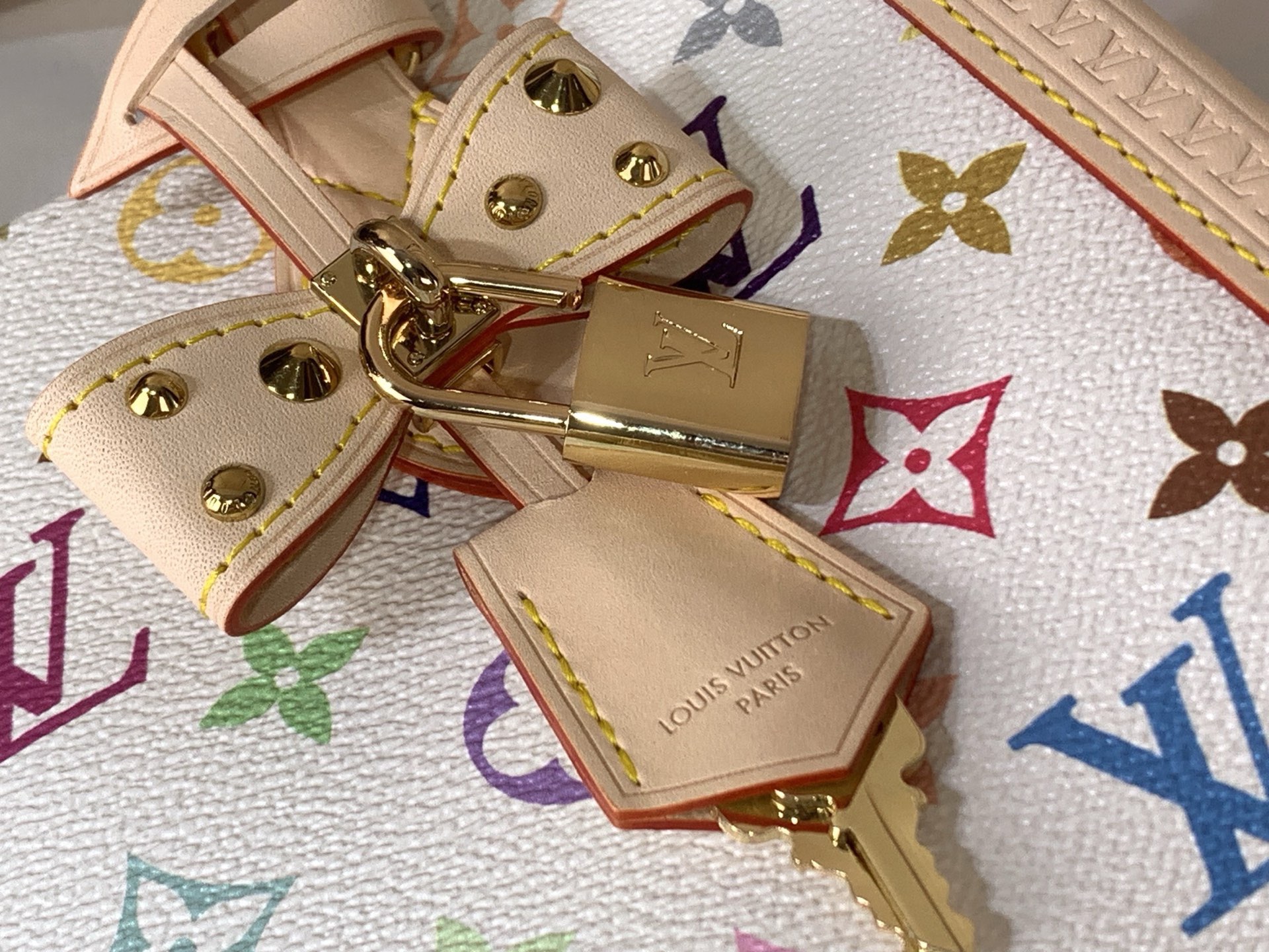 LV Style White Leather Top Handle Bag style reference detail image 6 from source 760013