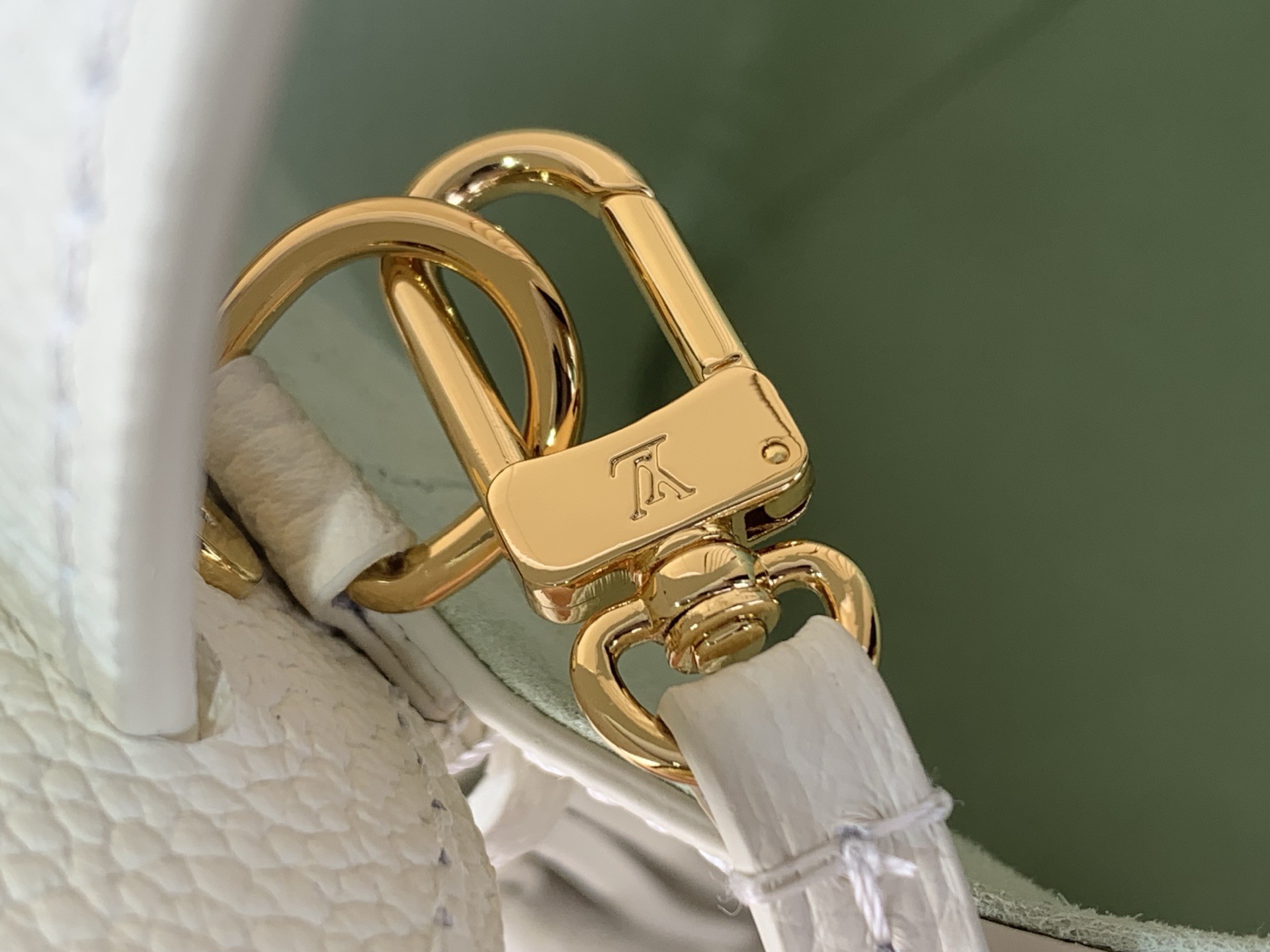 LV Style White Leather Top Handle Bag style reference detail image 5 from source 760039