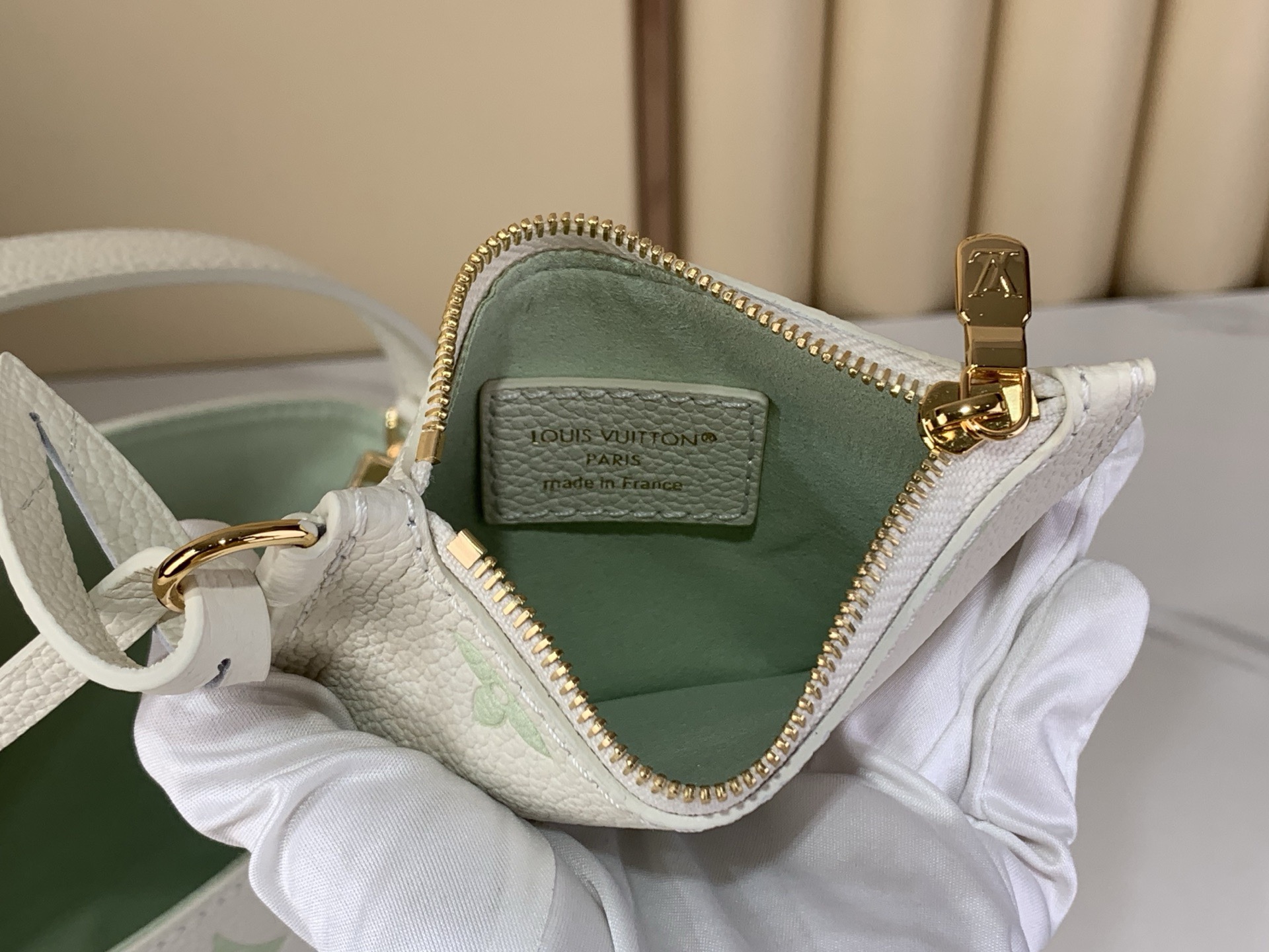 LV Style White Leather Top Handle Bag style reference detail image 6 from source 760039