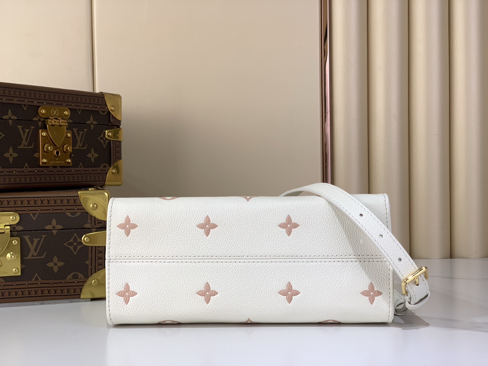 LV Style White Leather Top Handle Bag style reference detail image 4 from source 760035