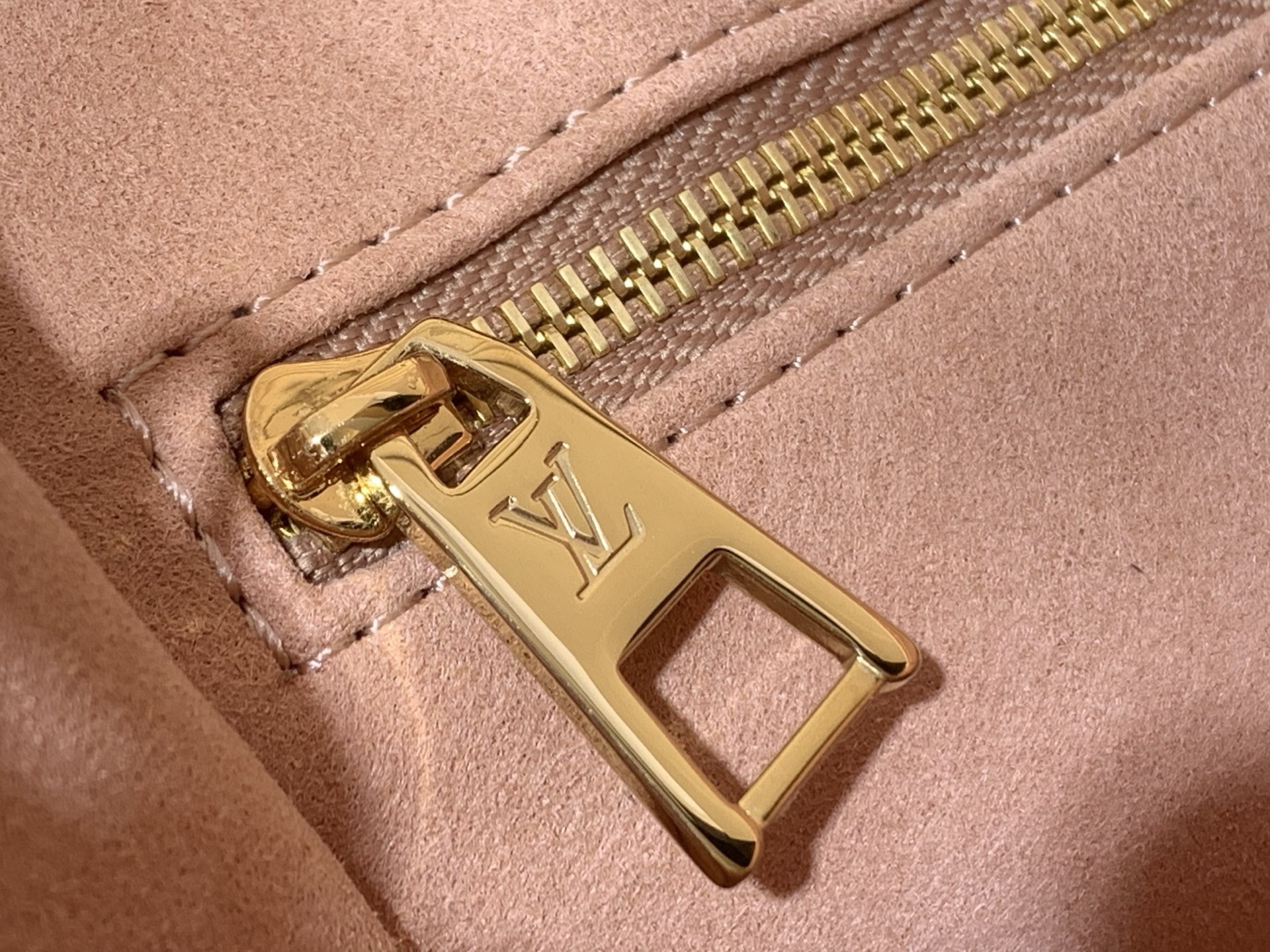 LV Style White Leather Top Handle Bag style reference detail image 7 from source 760035