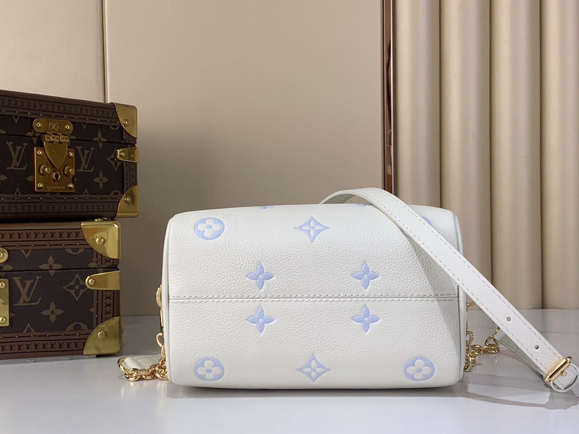 LV Style Beige Leather Top Handle Bag style reference detail image 4 from source 760036