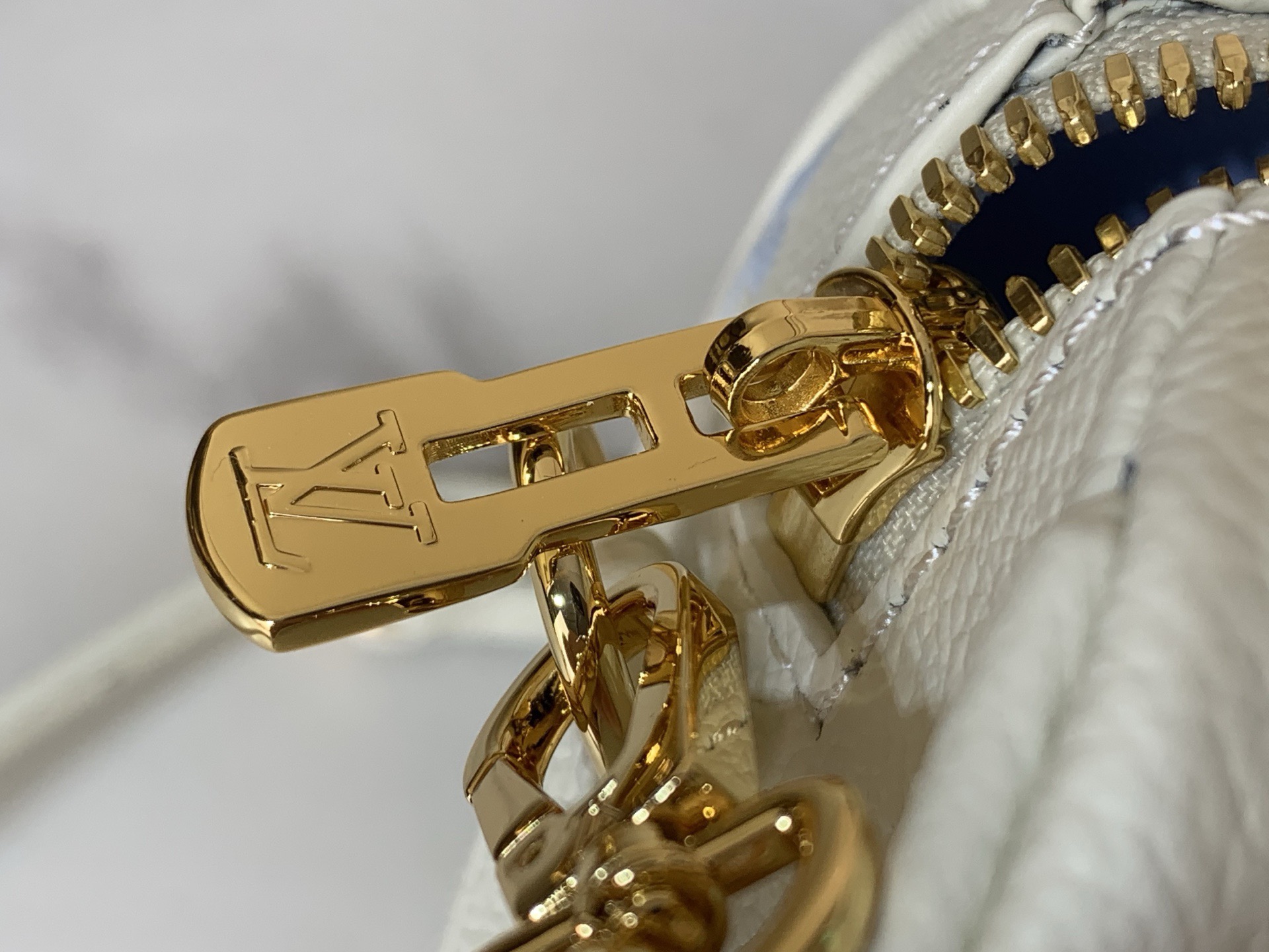 LV Style Beige Leather Top Handle Bag style reference detail image 6 from source 760036