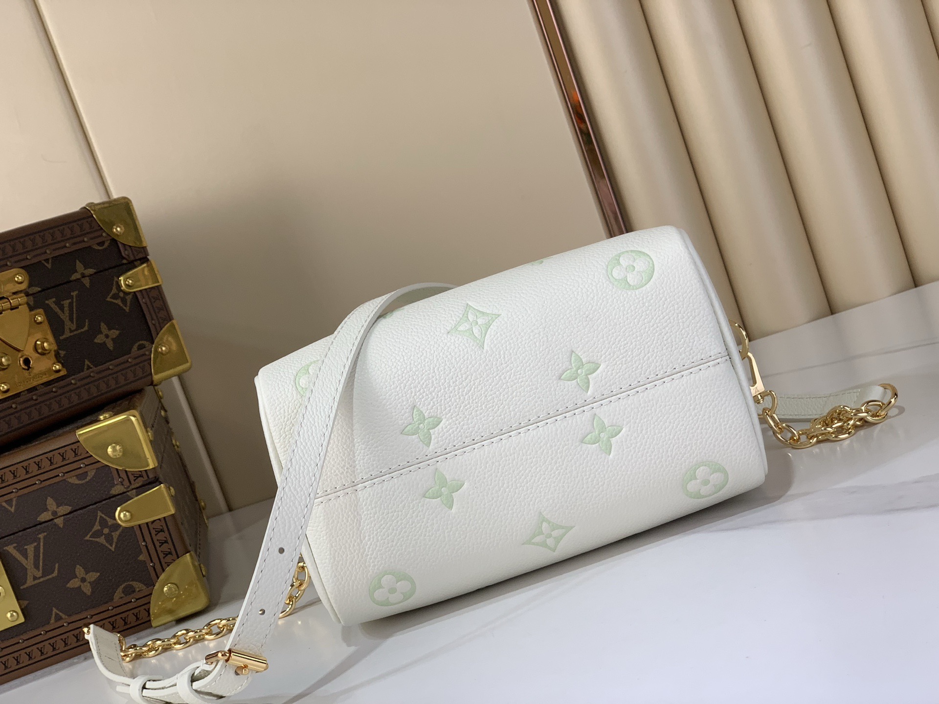 LV Style Beige Leather Top Handle Bag style reference detail image 4 from source 760037
