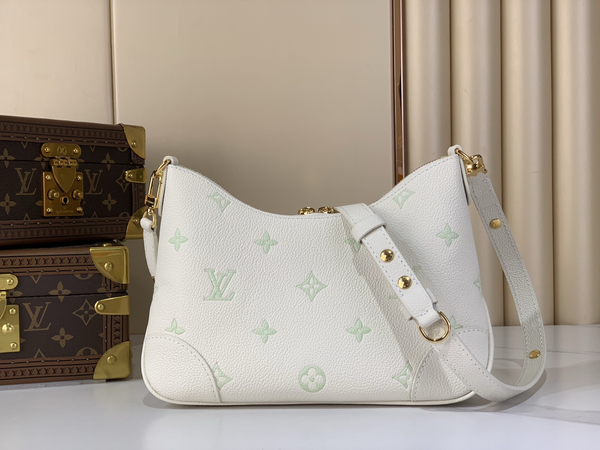 LV Style White Leather Top Handle Bag style reference detail image 3 from source 760040