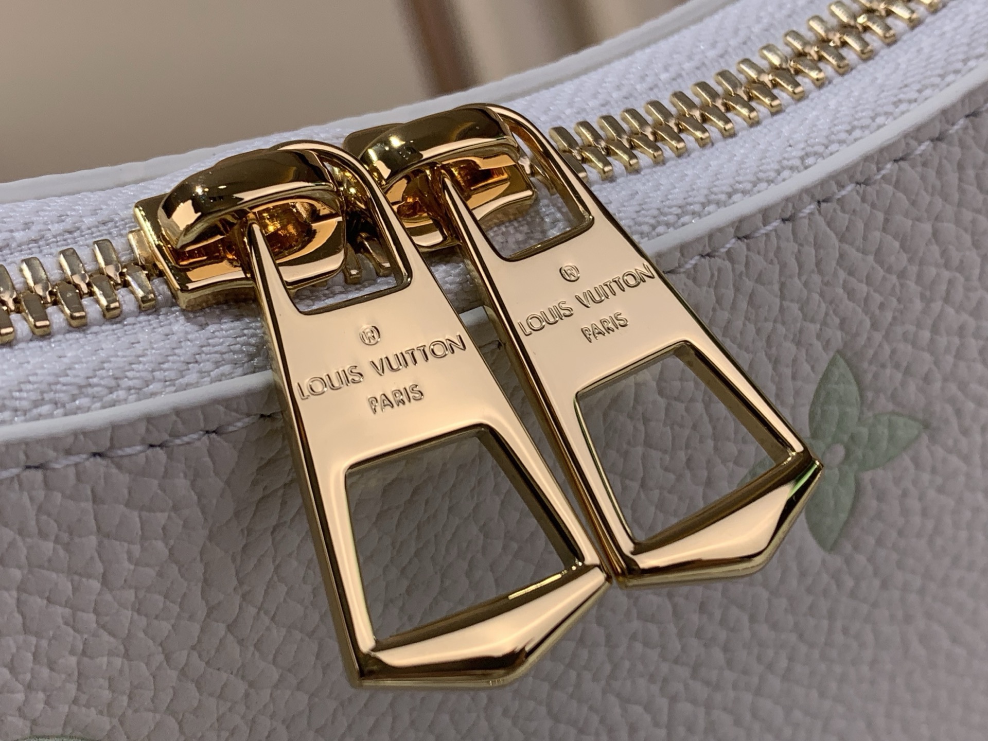 LV Style White Leather Top Handle Bag style reference detail image 5 from source 760040