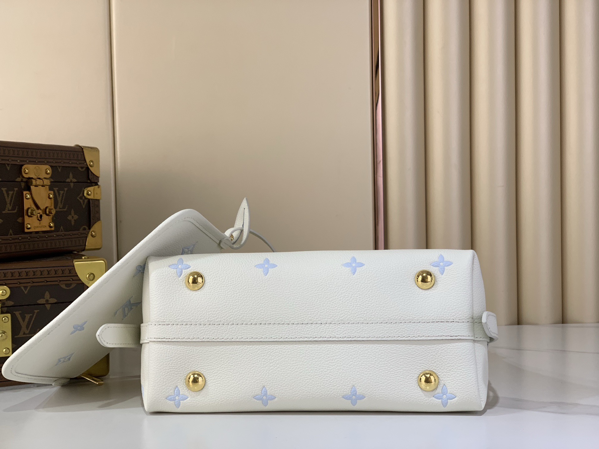 LV Style White Leather Top Handle Bag style reference detail image 4 from source 760034