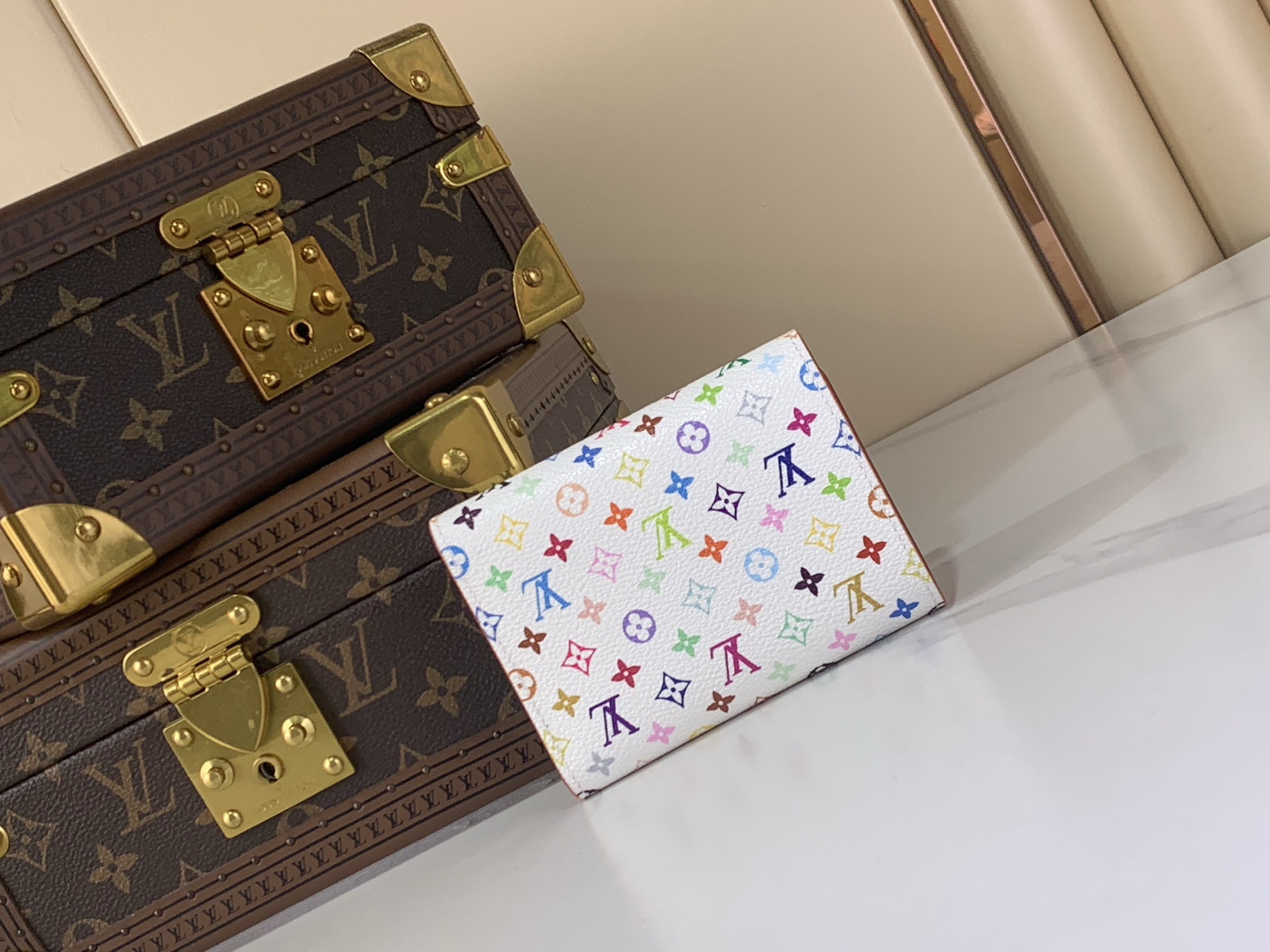 LV Style White Leather Wallet Bags detail image 3 from source 760017