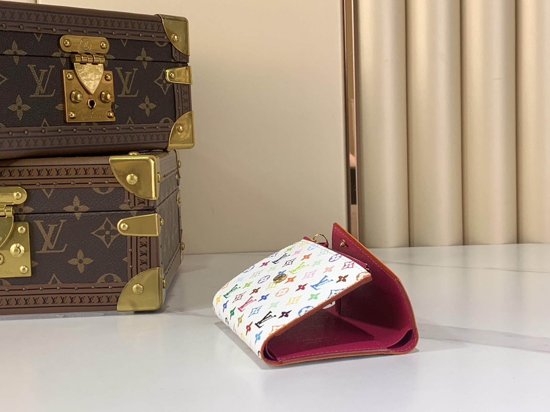 LV Style White Leather Wallet Bags detail image 8 from source 760017