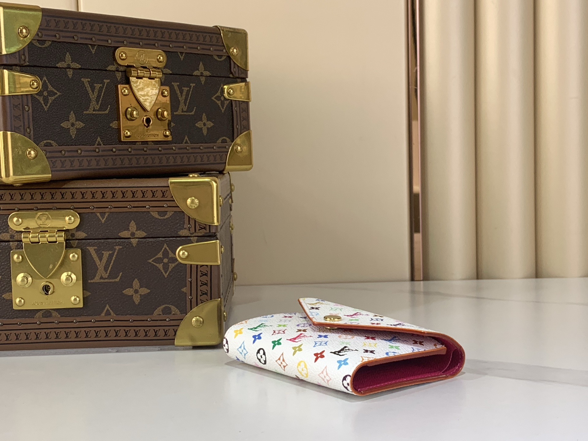 LV Style White Leather Wallet Bags detail image 4 from source 760017