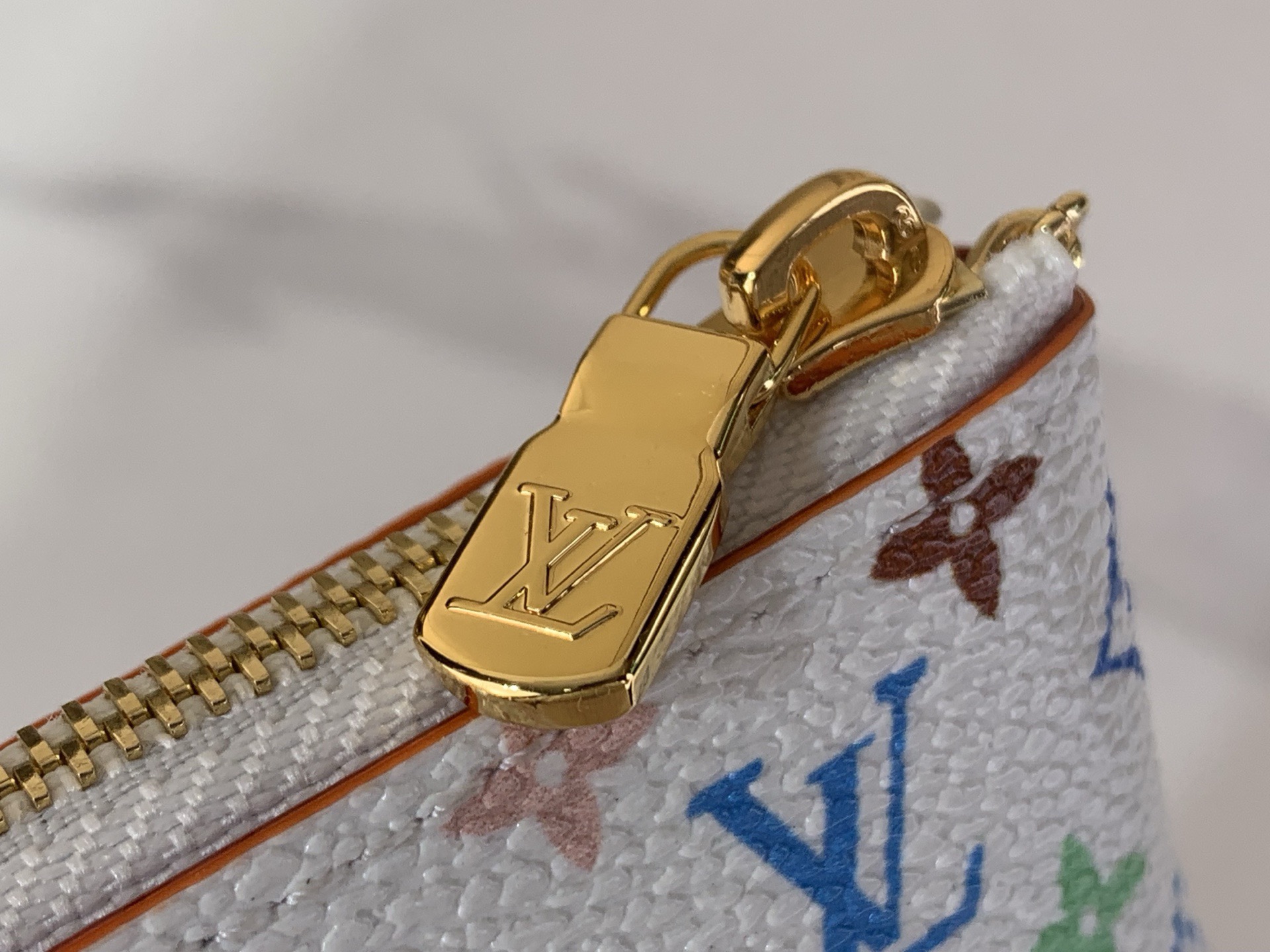 LV Style White Wallet Bags detail image 4 from source 760019