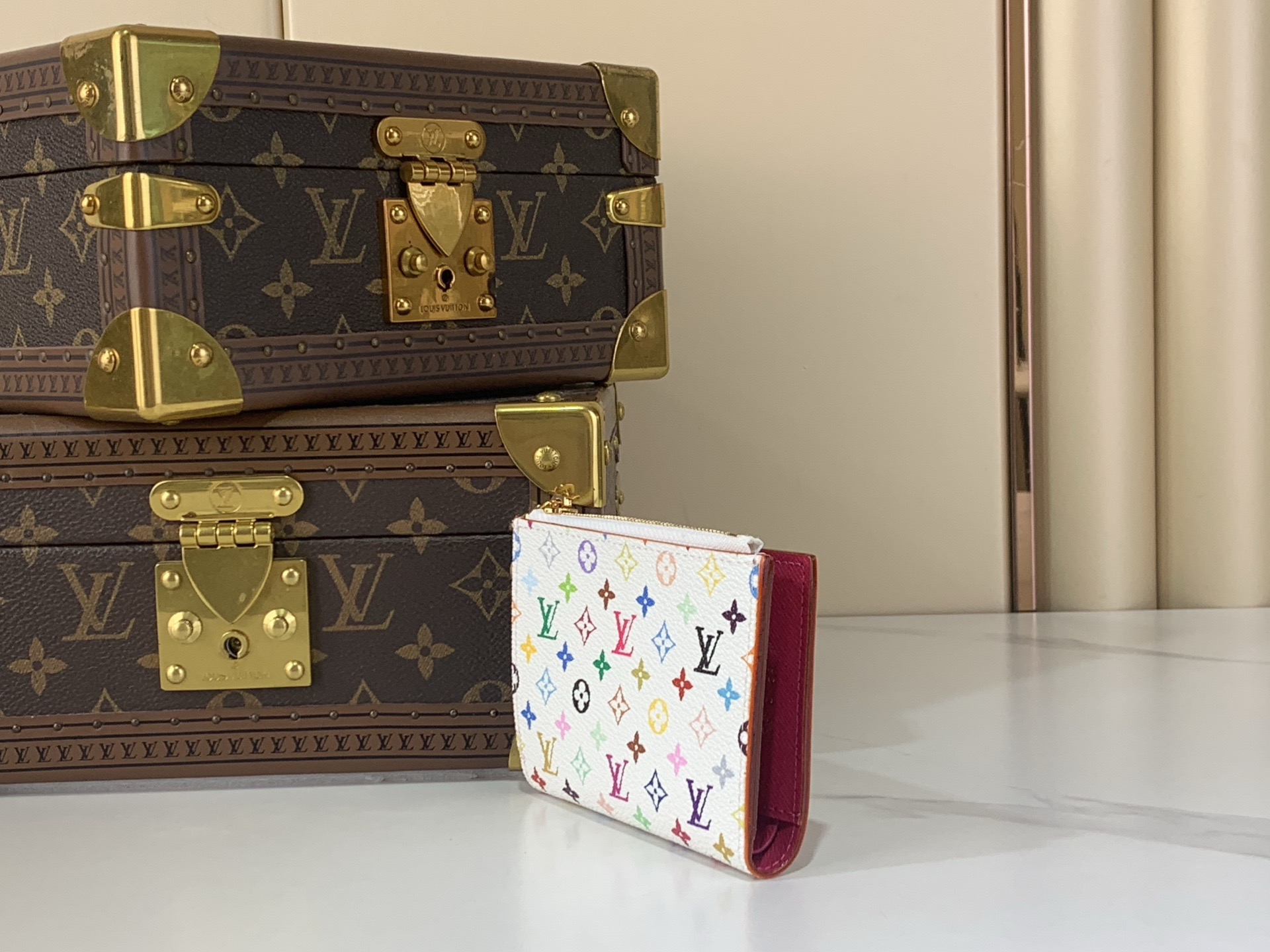 LV Style White Canvas Wallet Lookbook Reference image 2