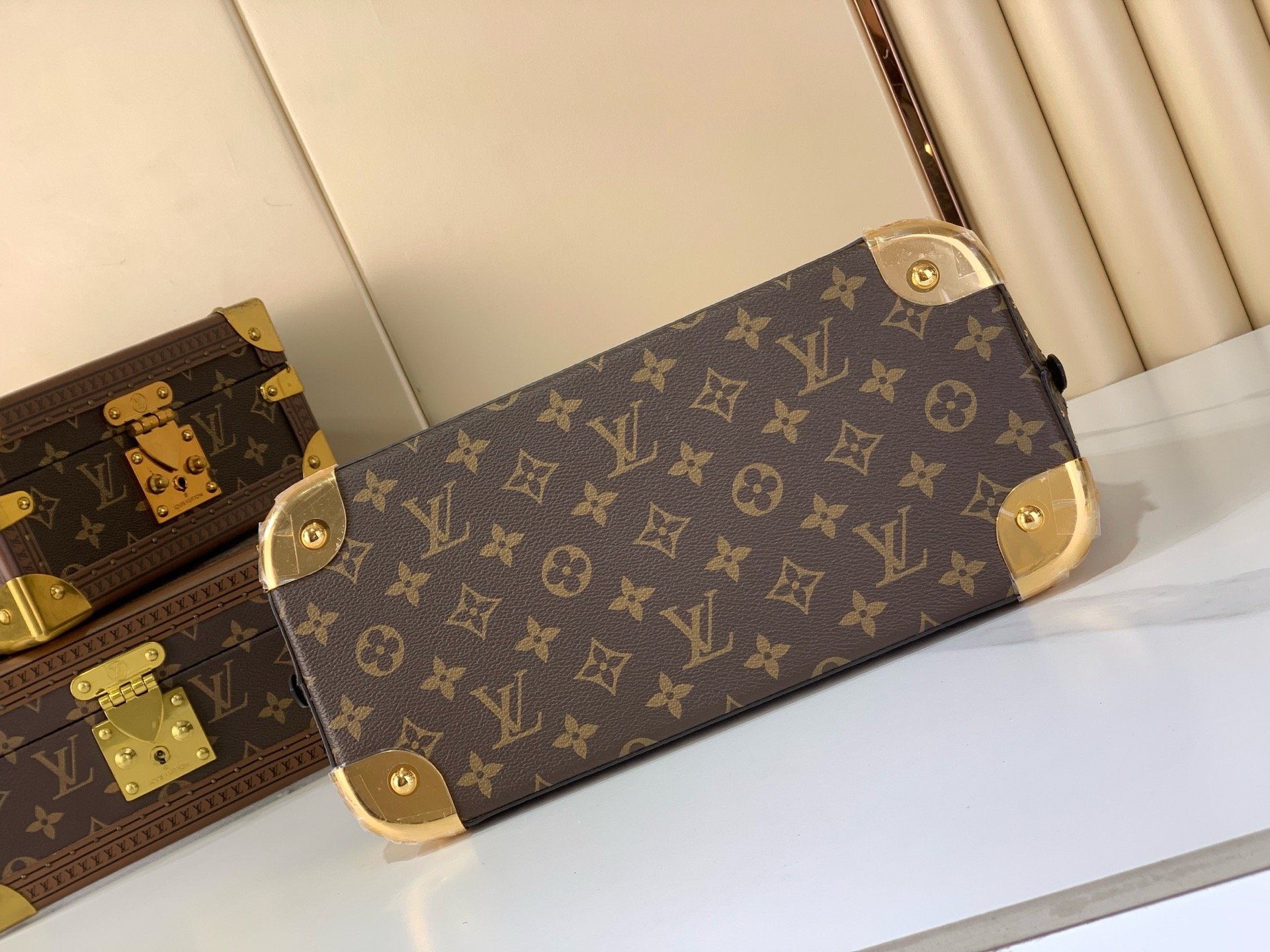 LV Style Beige Leather Top Handle Bag style reference detail image 4 from source 760020