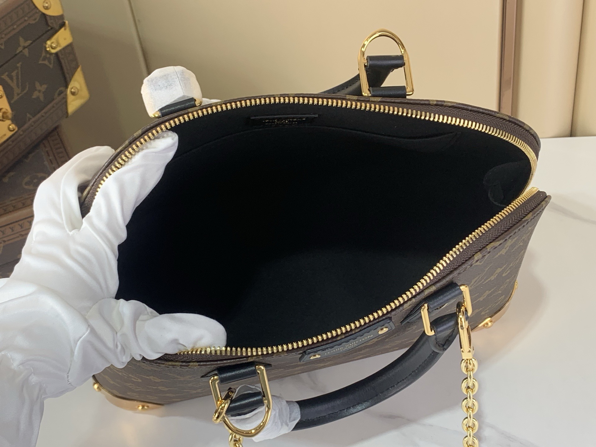 LV Style Beige Leather Top Handle Bag style reference detail image 9 from source 760020