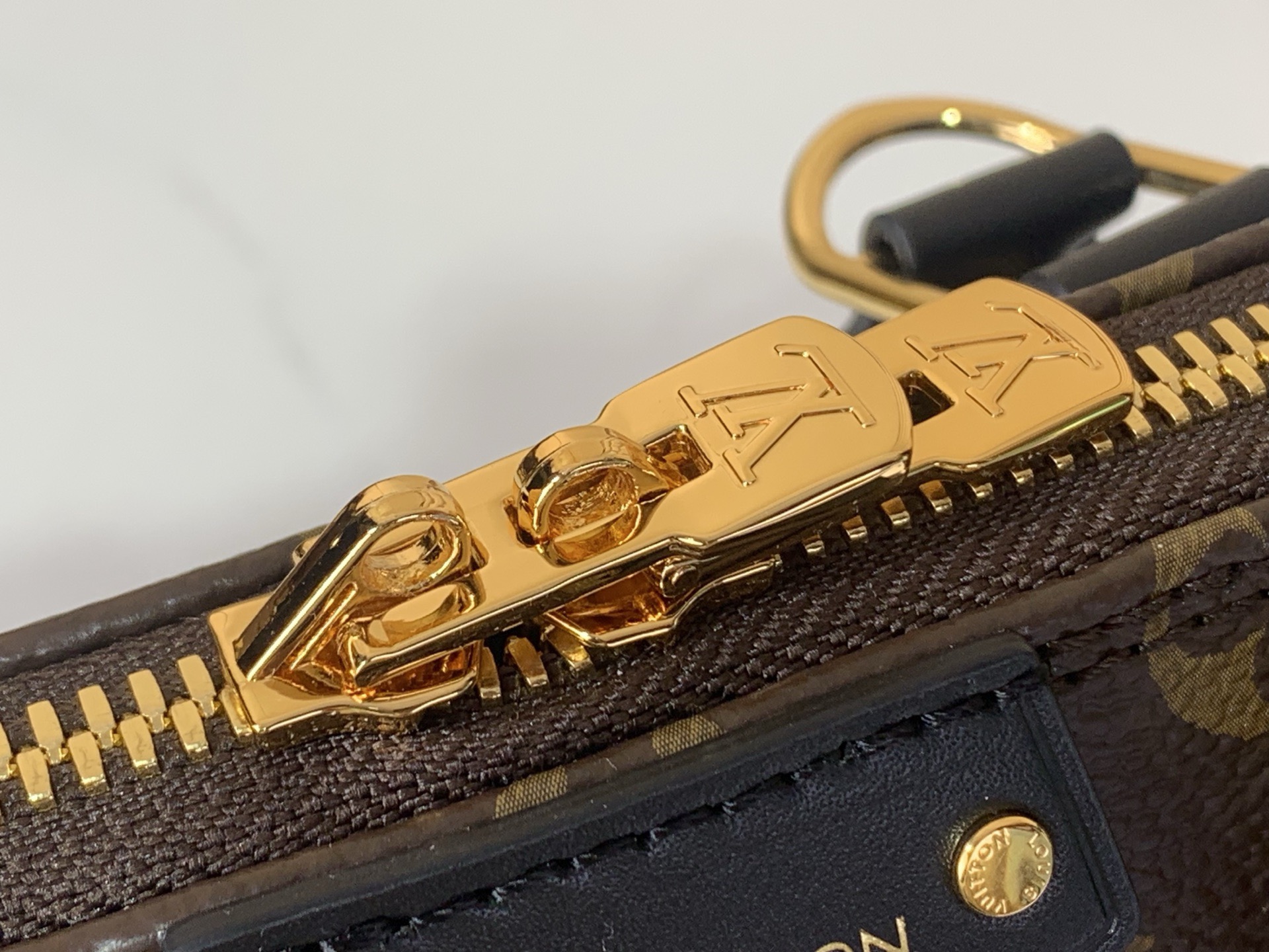LV Style Beige Leather Top Handle Bag style reference detail image 7 from source 760020