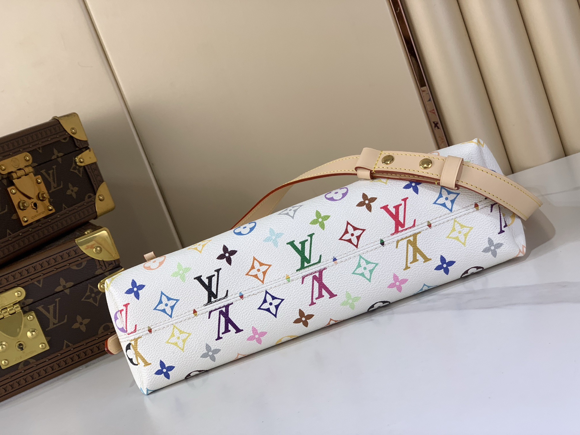 LV Style White Leather Clutch Bags detail image 4 from source 760016