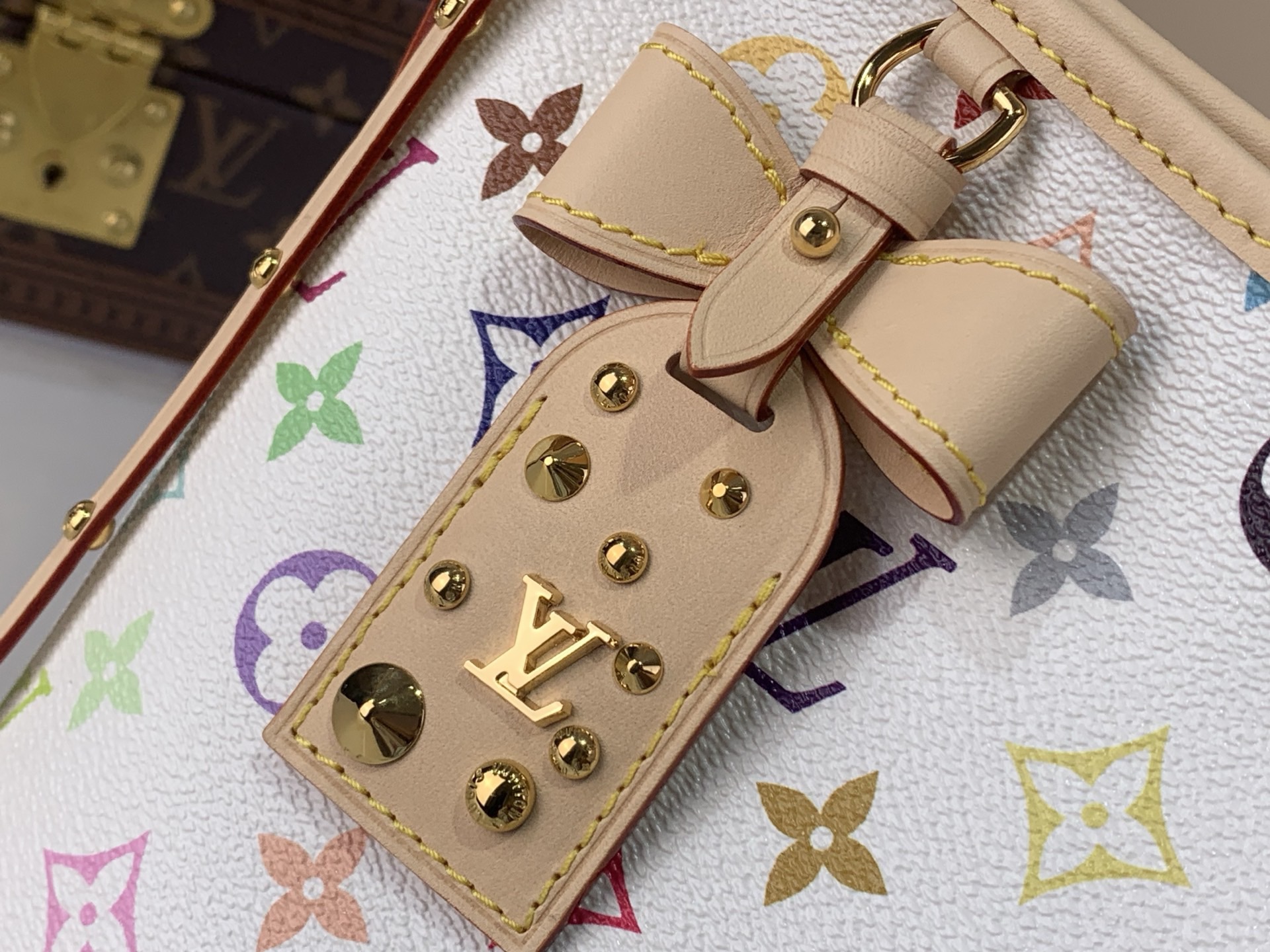 LV Style White Leather Clutch Bags detail image 5 from source 760016