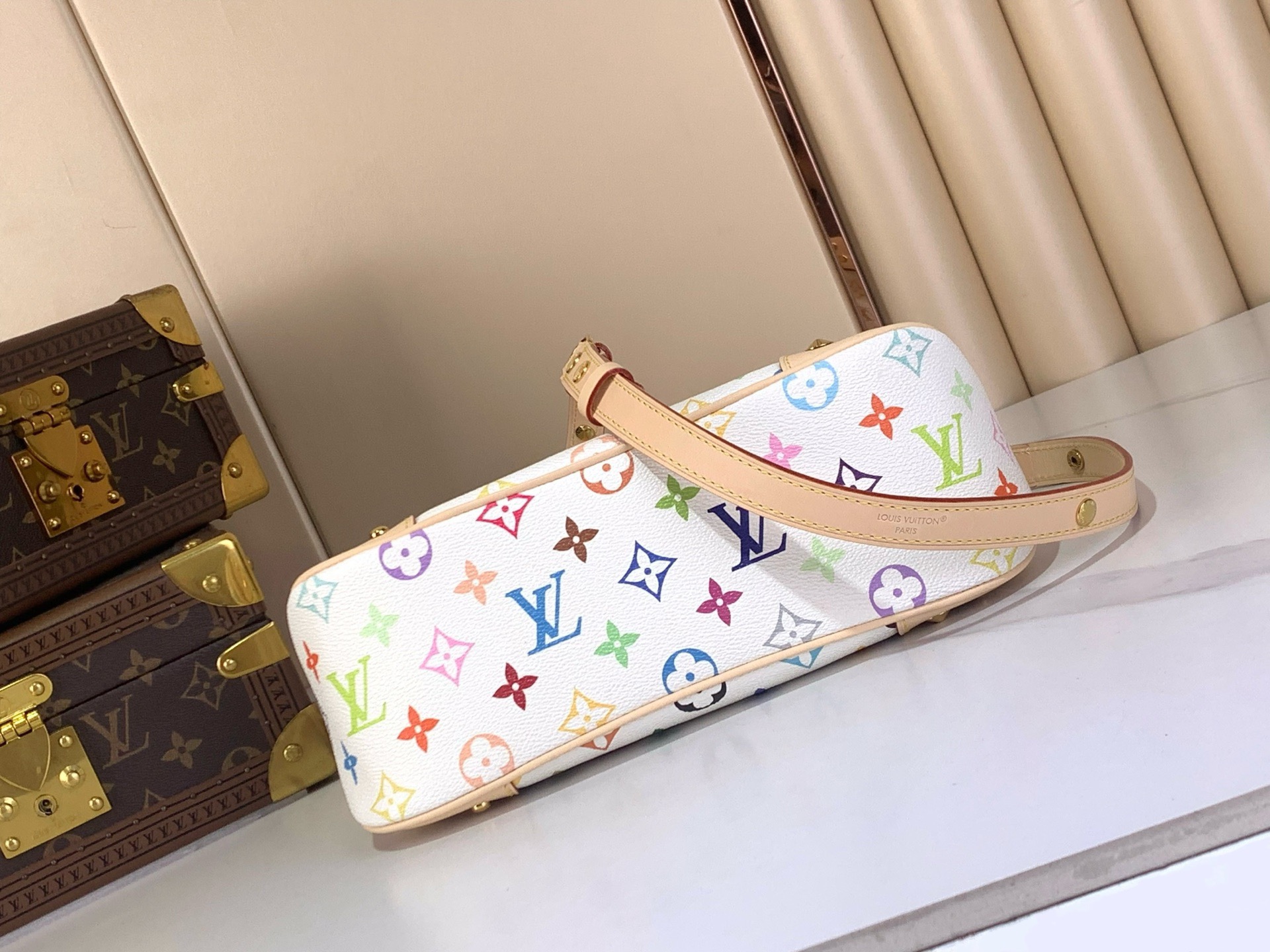 LV Style White Canvas Clutch Bags Clutch detail image 4 from source 760015