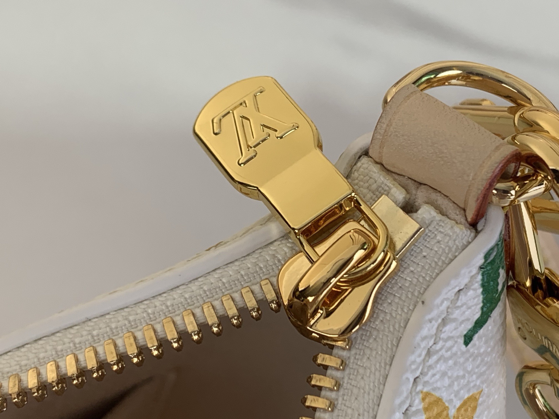 LV Style White Canvas Clutch Bags Clutch detail image 8 from source 760015