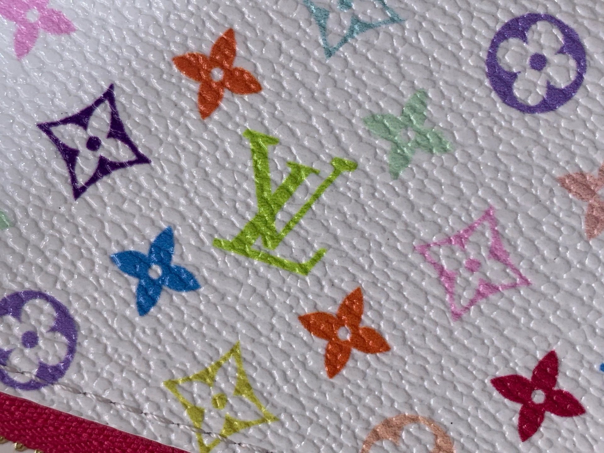 LV Style White Bag style reference detail image 7 from source 760024