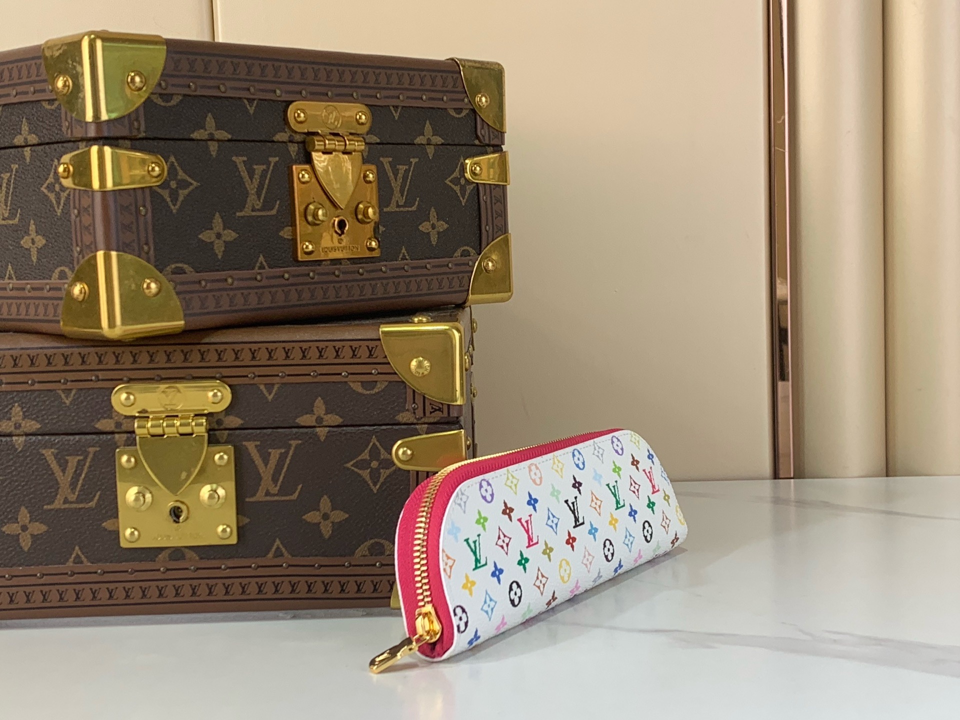 LV Style White Bag Lookbook Reference image 2