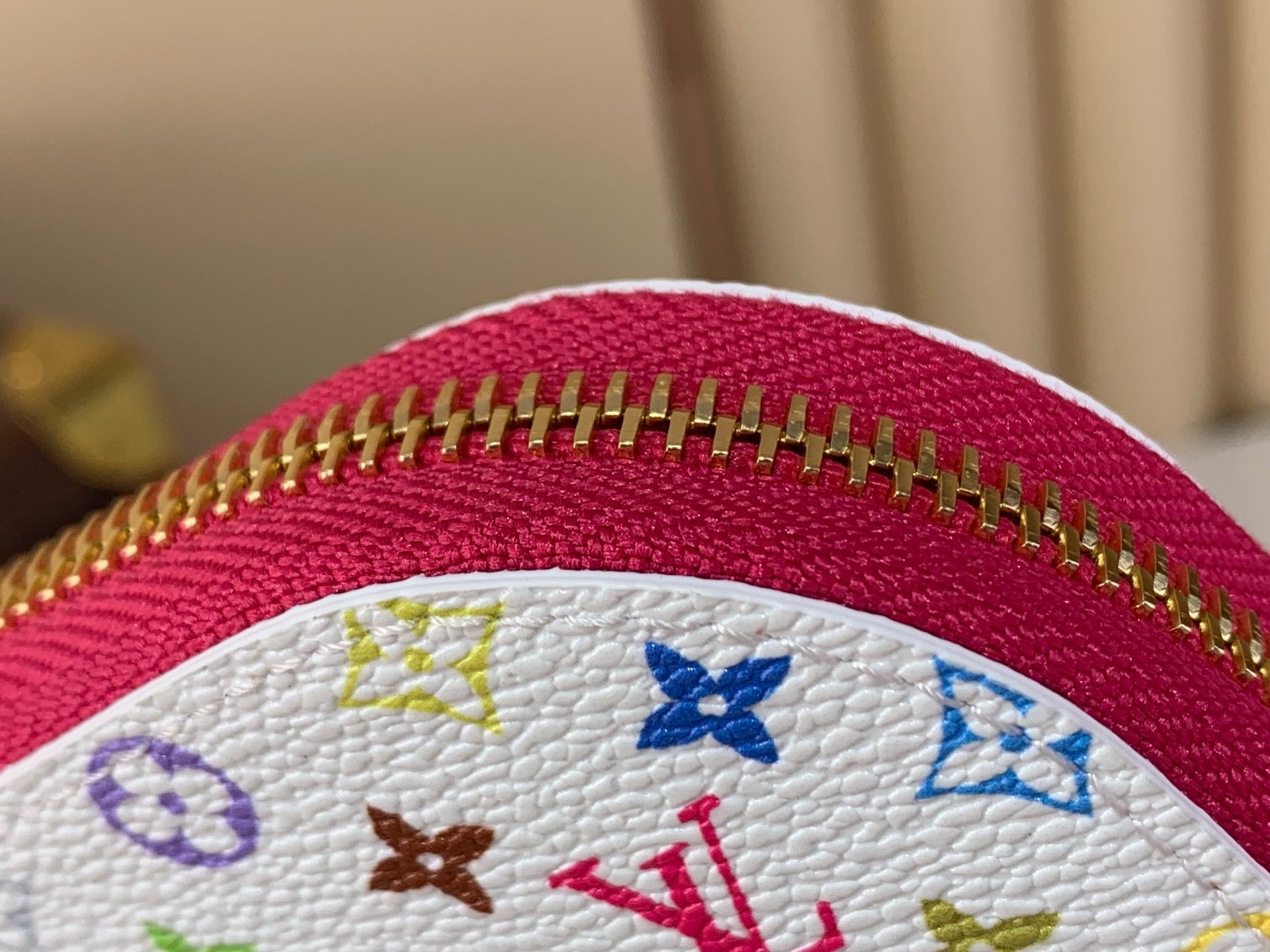 LV Style White Bag style reference detail image 5 from source 760024