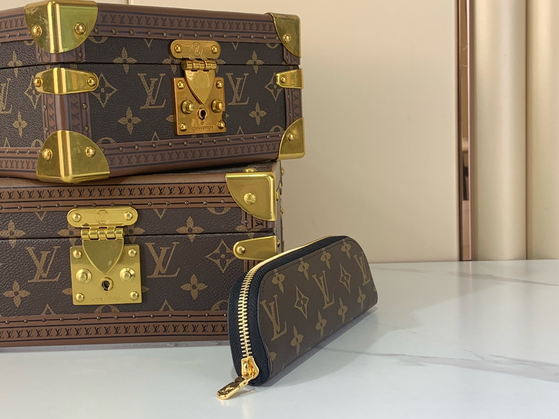 LV Style Black Leather Bag style reference detail image 3 from source 760022