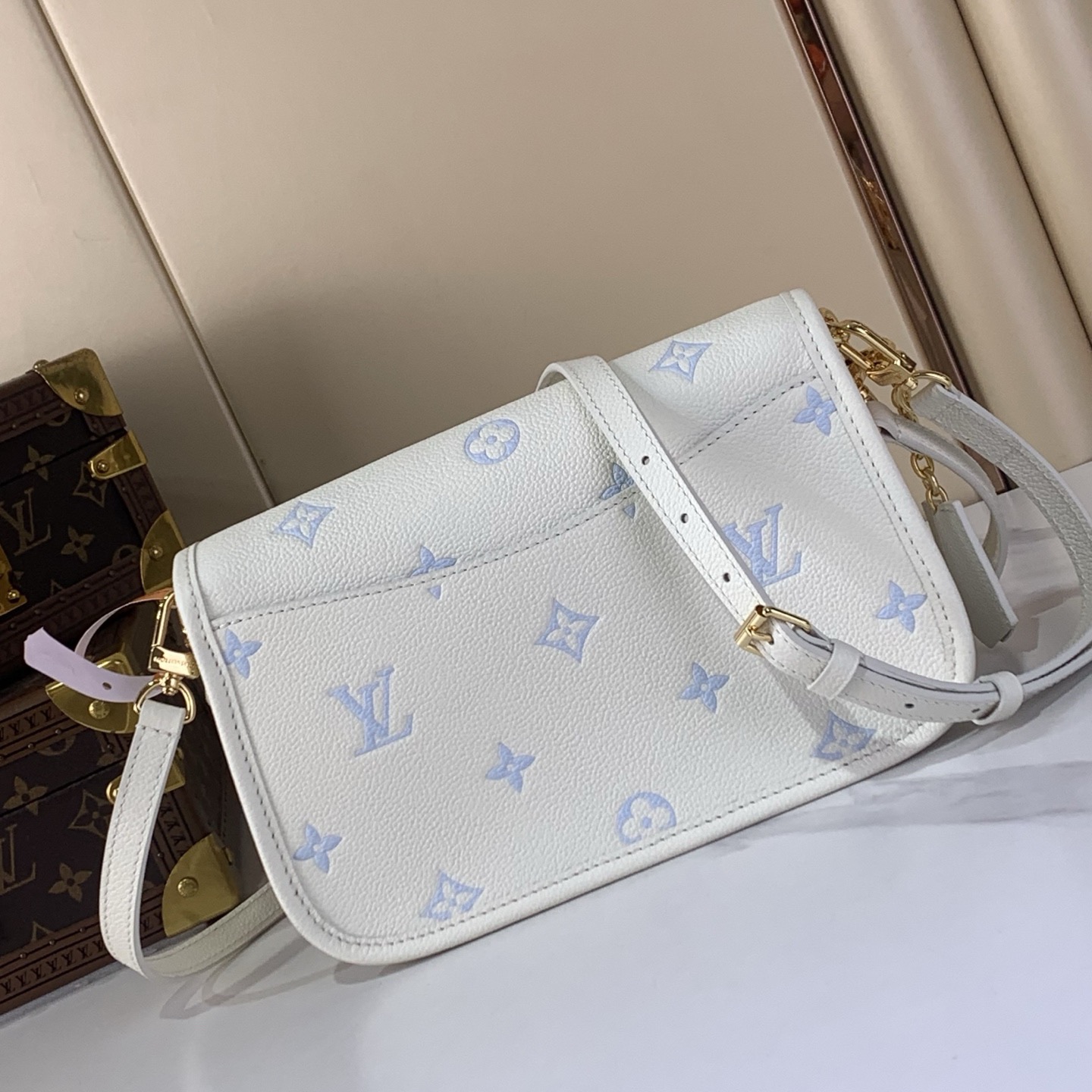 LV Style Beige Leather Top Handle Bag style reference detail image 3 from source 760043