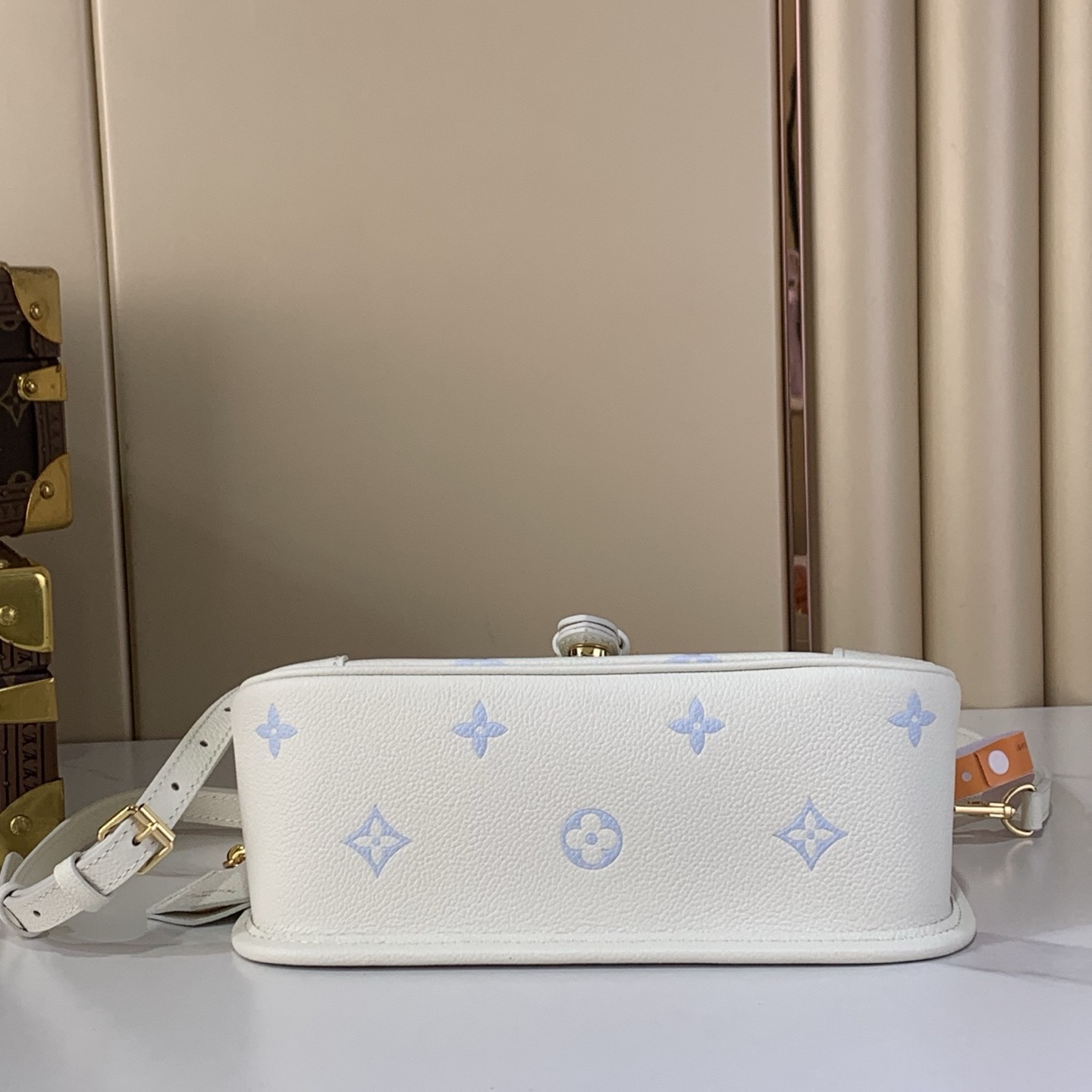 LV Style Beige Leather Top Handle Bag style reference detail image 4 from source 760043