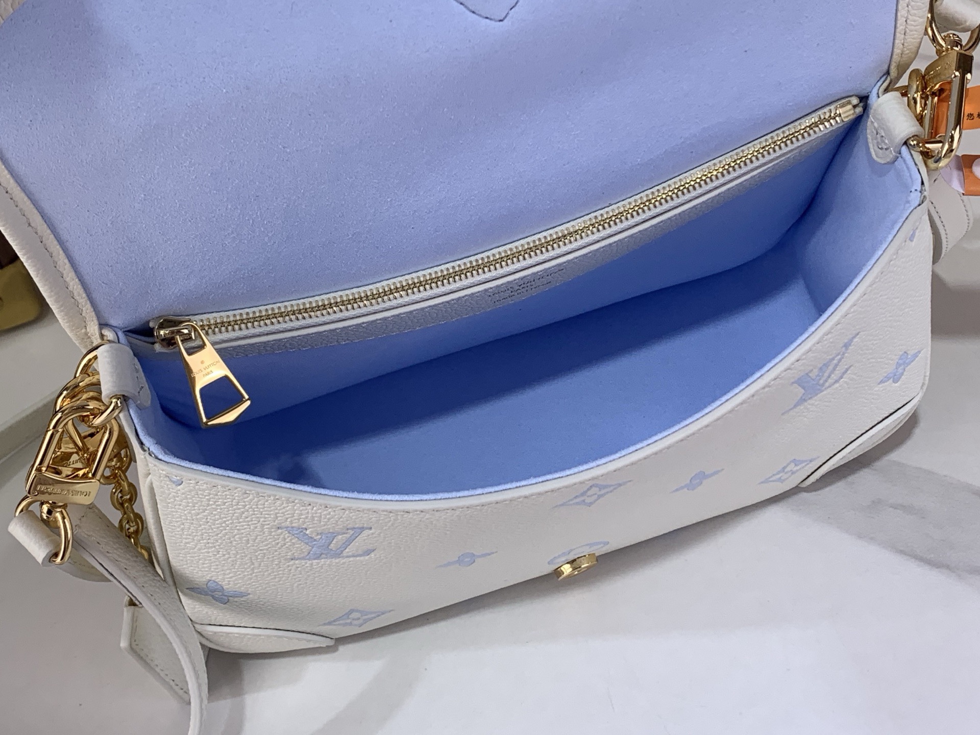 LV Style Beige Leather Top Handle Bag style reference detail image 9 from source 760043