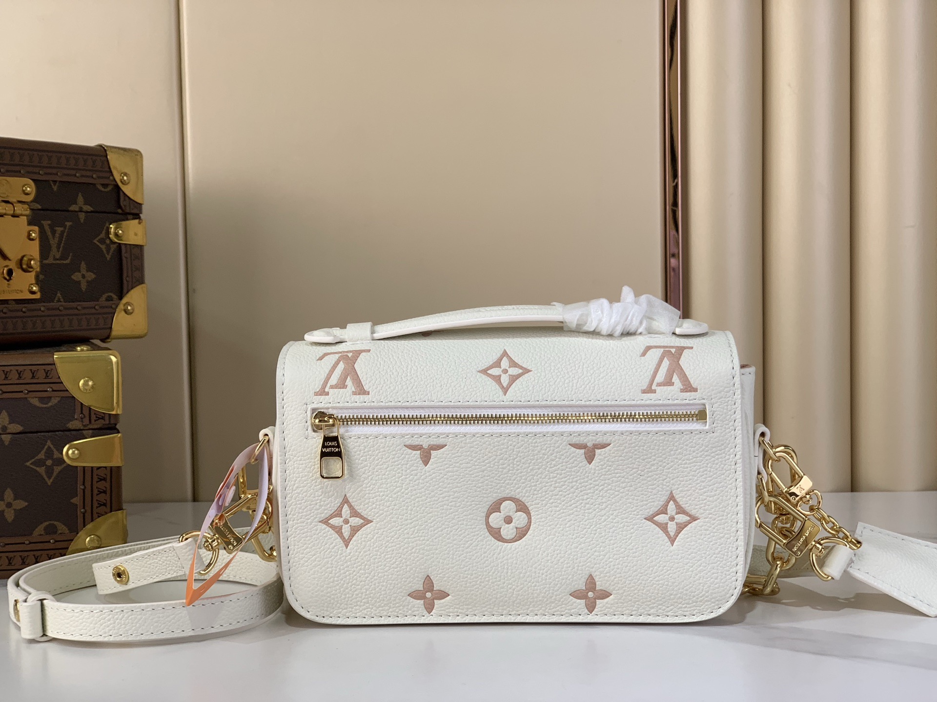 LV Style Beige Leather Clutch Bags detail image 3 from source 760044