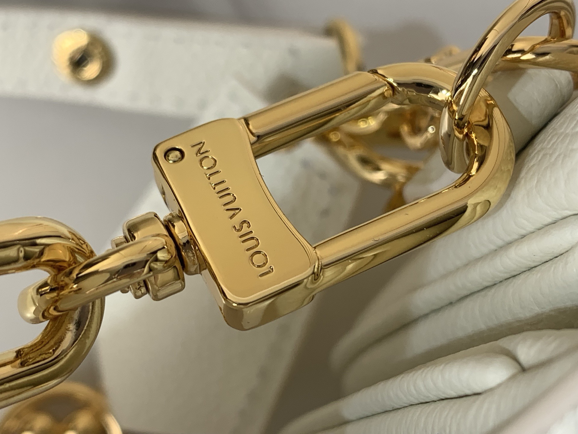 LV Style Beige Leather Clutch Bags detail image 7 from source 760044
