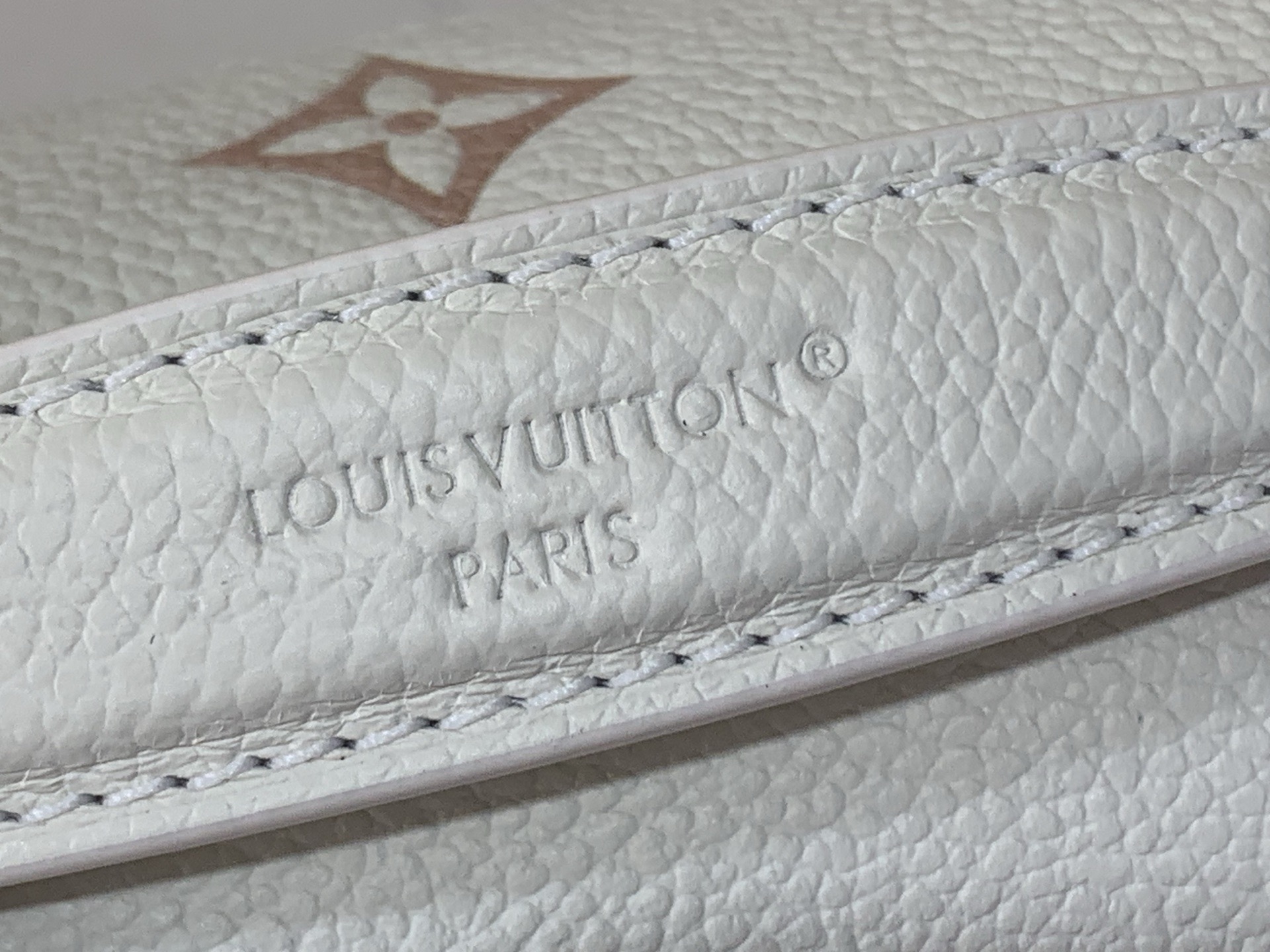 LV Style Beige Leather Clutch Bags detail image 6 from source 760044