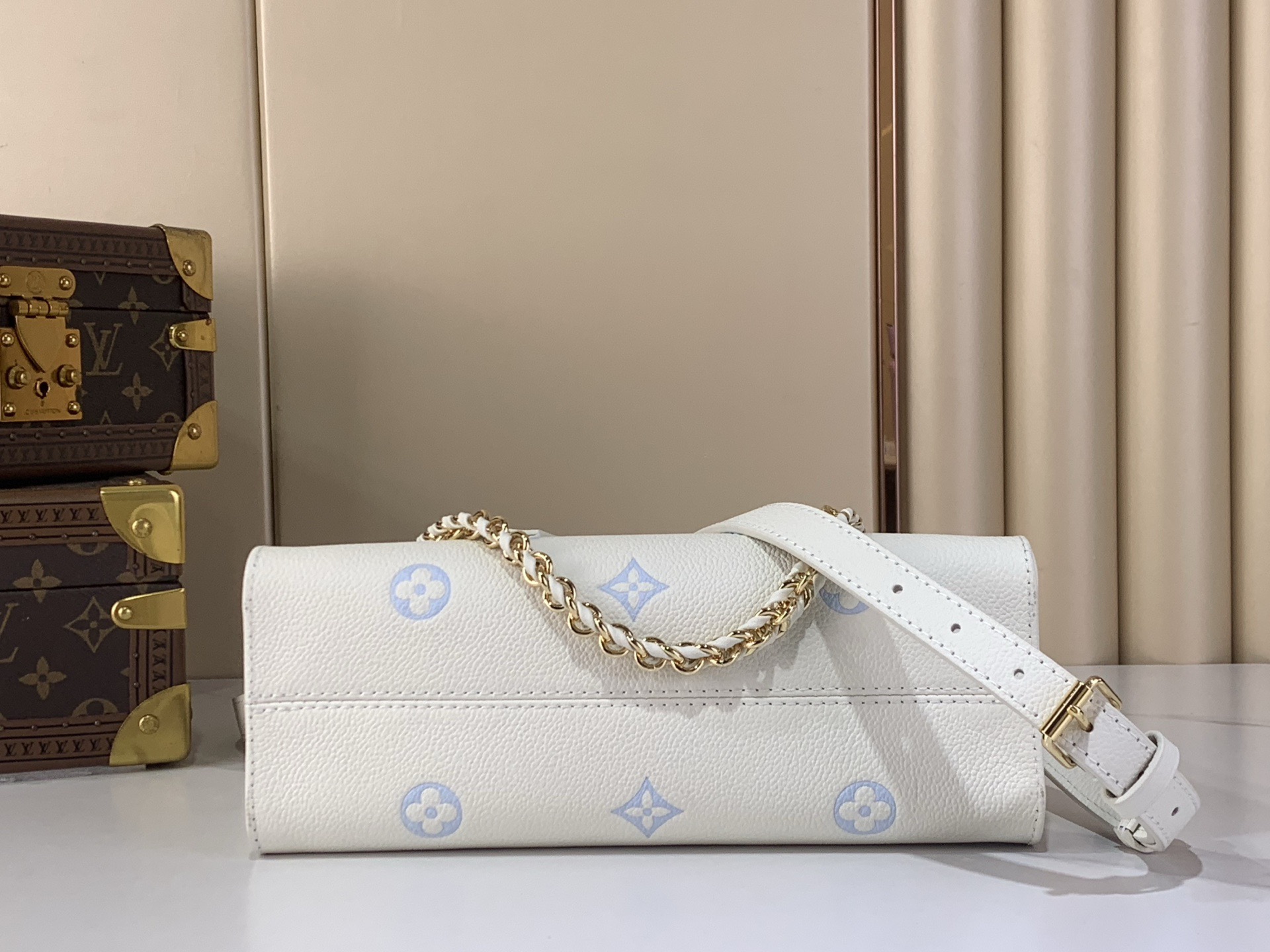 LV Style Beige Leather Top Handle Bag style reference detail image 4 from source 760042