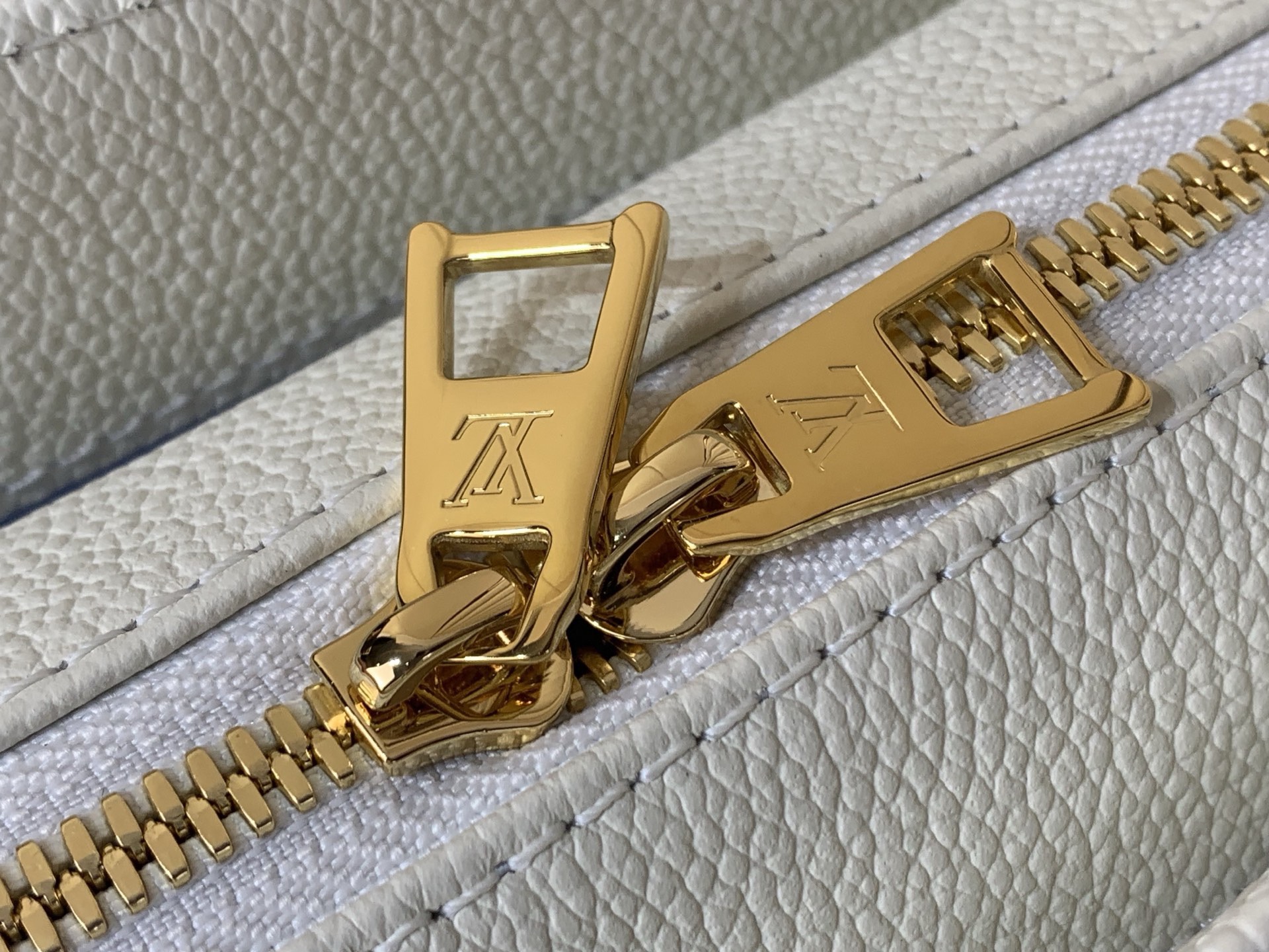 LV Style Beige Leather Top Handle Bag style reference detail image 7 from source 760042