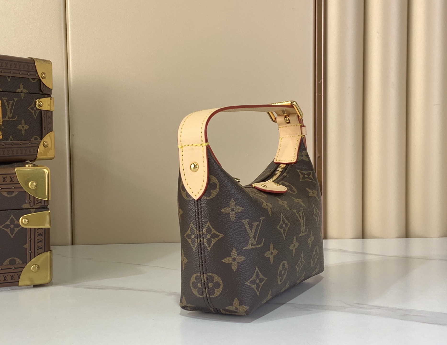 LV Style Beige Leather Clutch Bags detail image 2 from source 760049