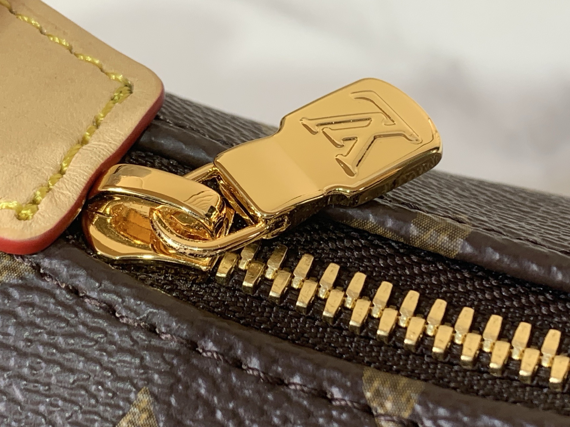 LV Style Beige Leather Clutch Bags detail image 7 from source 760049