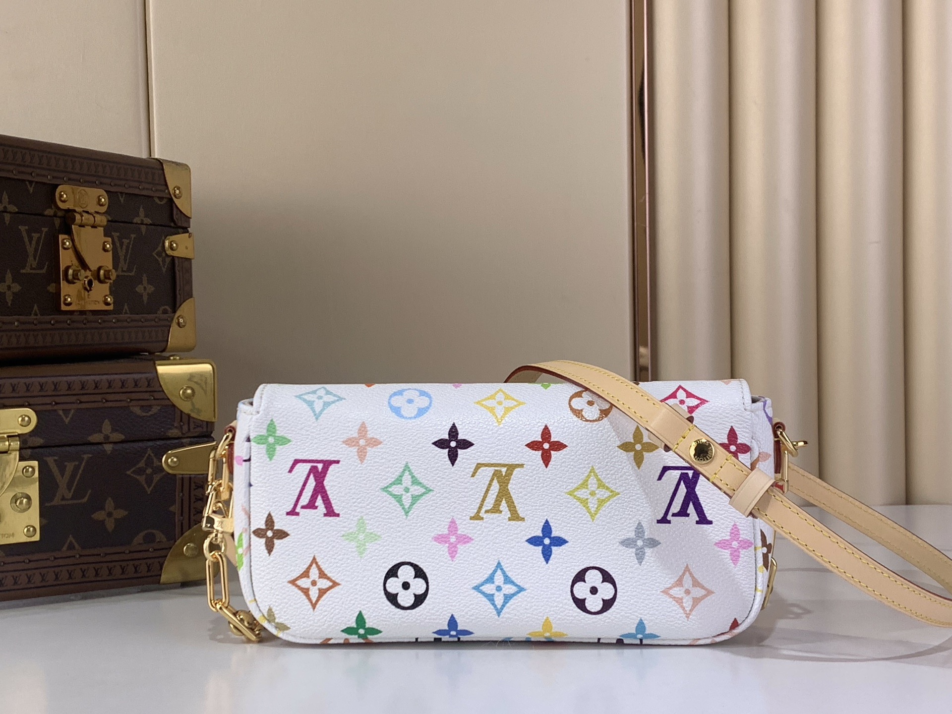 LV Style White Canvas Top Handle Bag style reference detail image 3 from source 770263