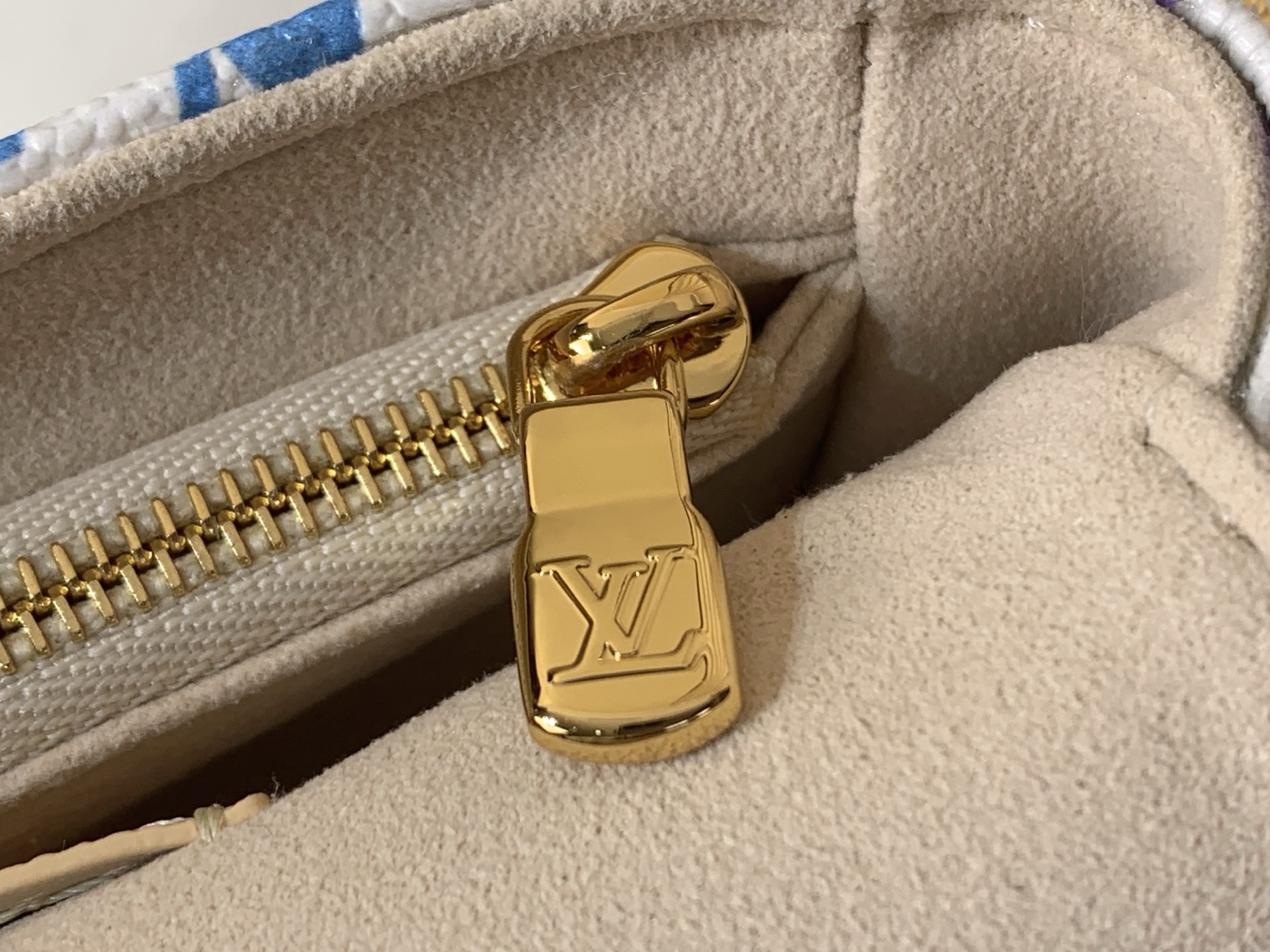 LV Style White Canvas Top Handle Bag style reference detail image 7 from source 770263