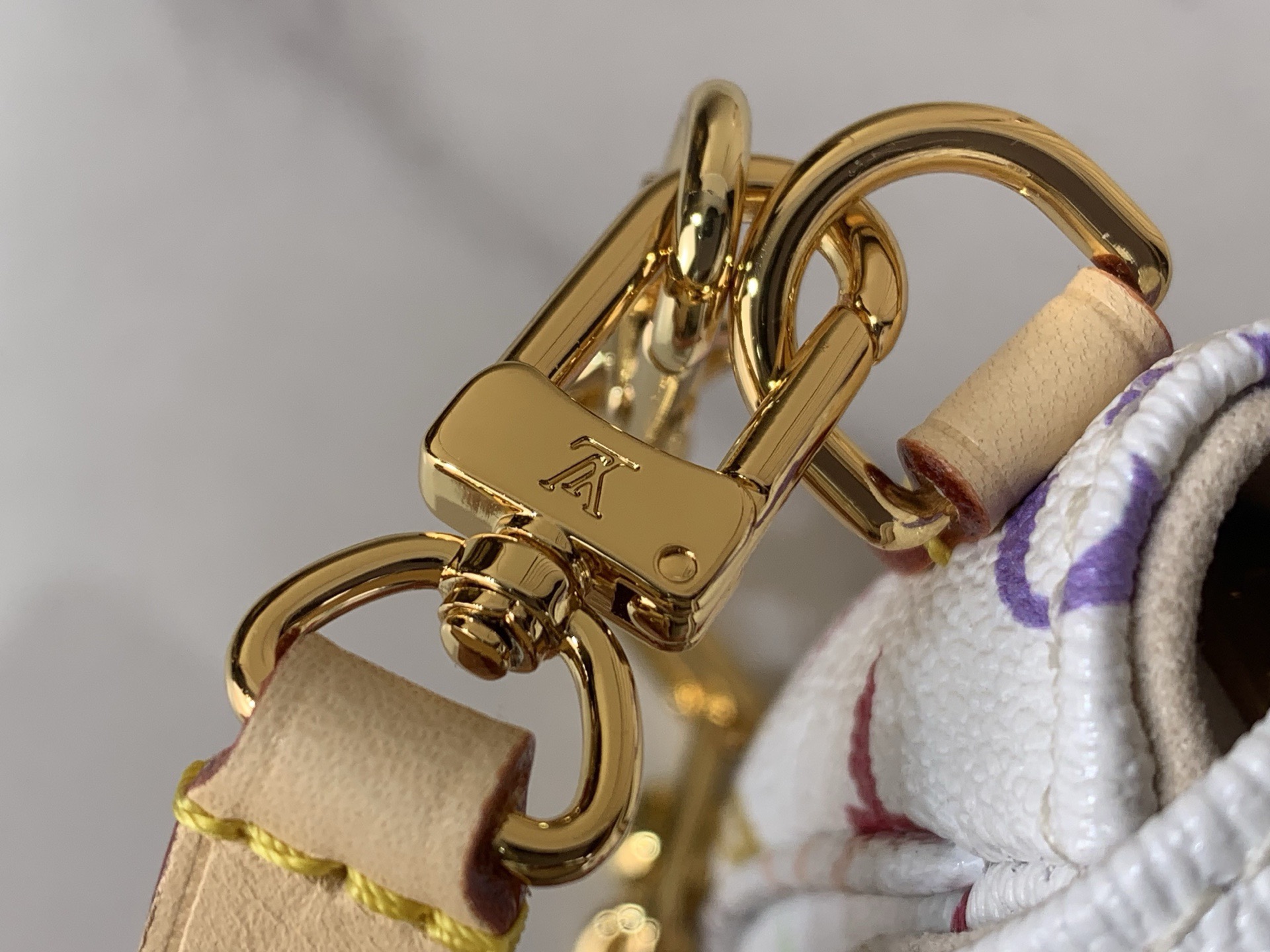 LV Style White Canvas Top Handle Bag style reference detail image 5 from source 770263