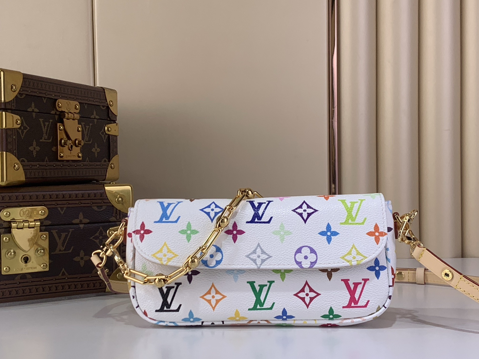 LV Style White Canvas Top Handle Bag style reference detail image 1 from source 770263