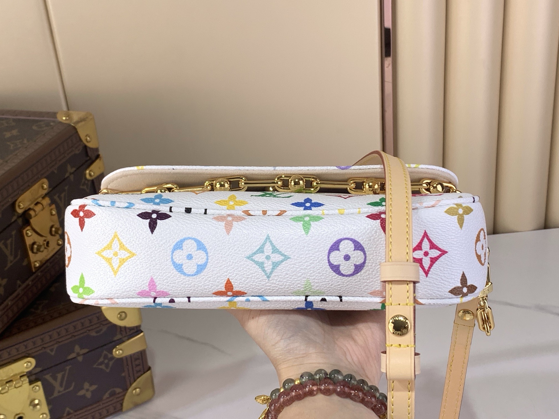 LV Style White Canvas Top Handle Bag style reference detail image 4 from source 770263